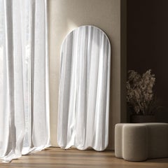 Espejo ondulado minimalista negro, de cuerpo entero y con forma de arco - Archvyli A3 de oitoproducts