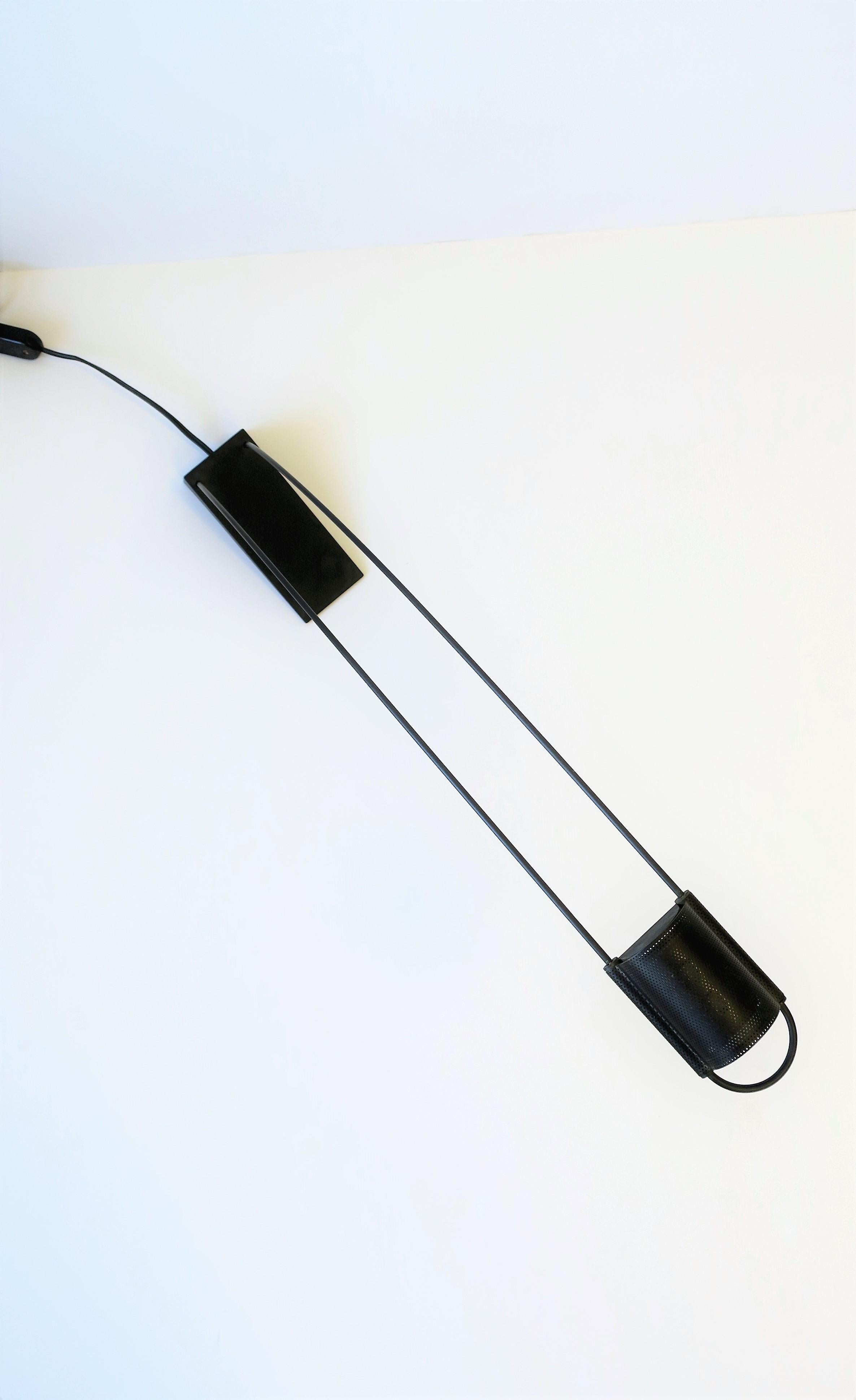 Schwarze minimalistische Schreibtischlampe von Designer Robert Sonneman, 80er Jahre (Minimalistisch) im Angebot
