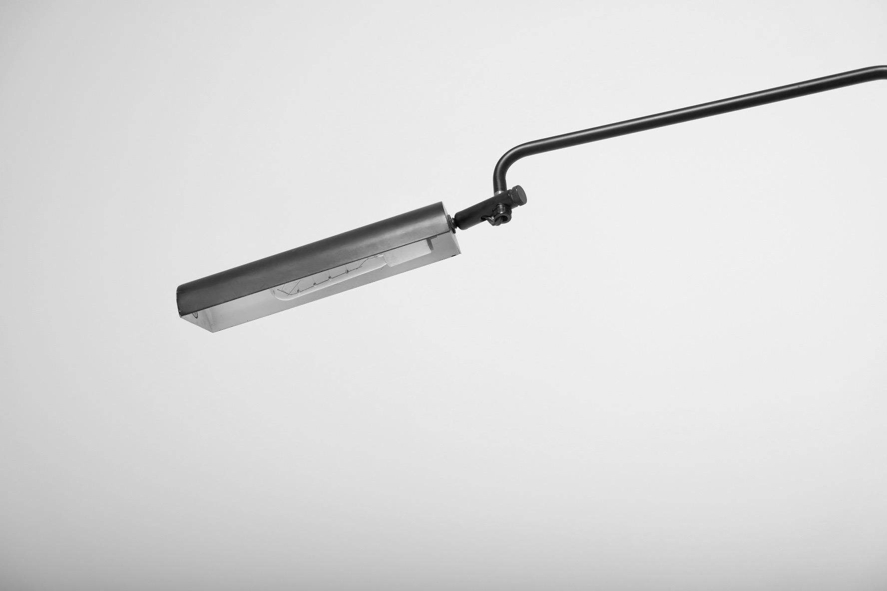 20th Century Black Minimalist Italian Adjustable Floor Lamp with Swiveling Arm For Sale