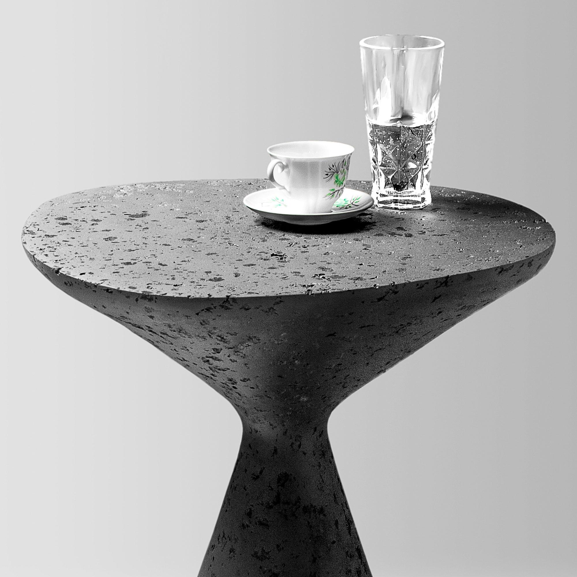 Fait main Table d'appoint minimaliste en noir mat par Donatas Žukauskas en vente