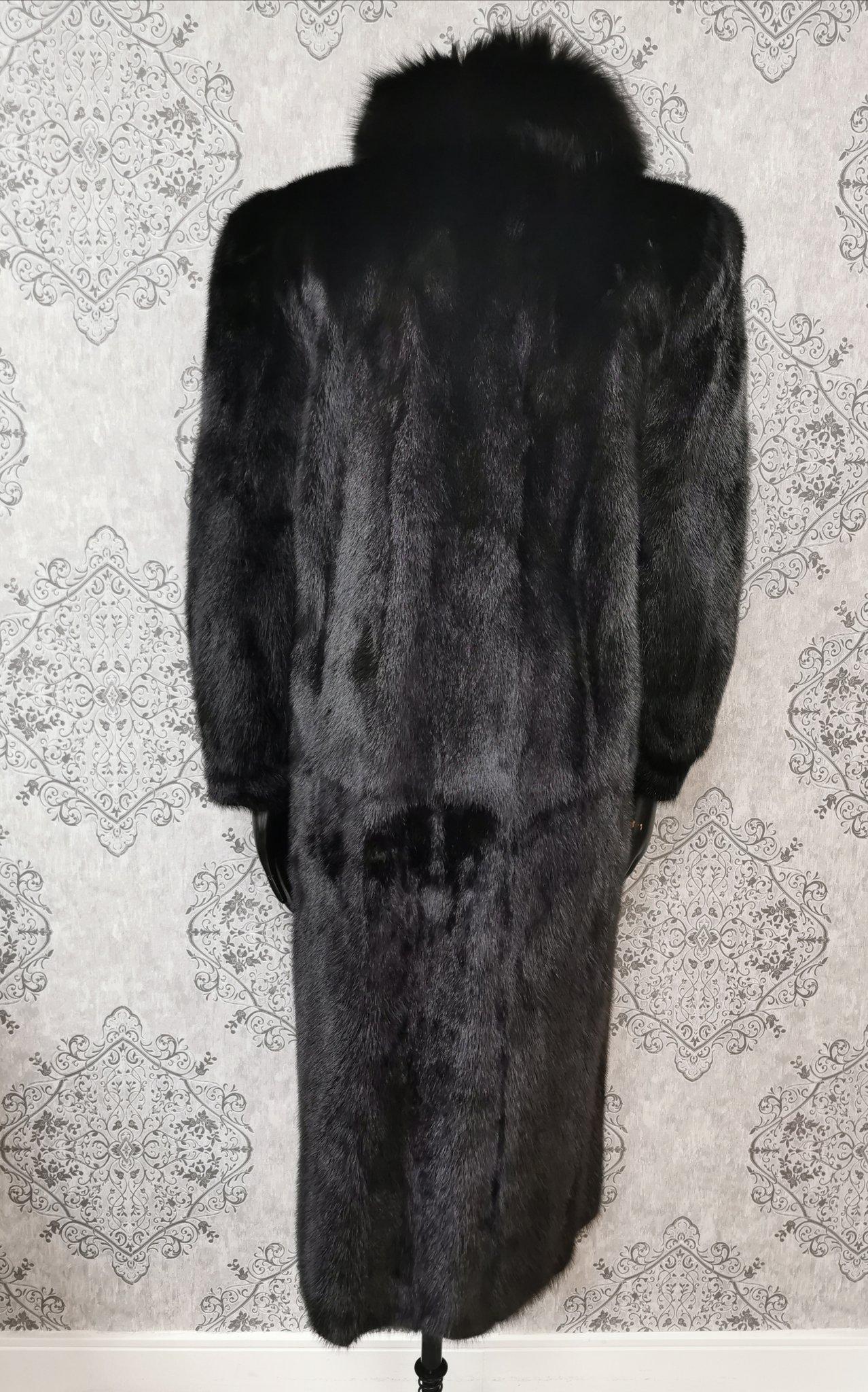 Black mink fur coat with dyed shadow fox fur trim size 10 For Sale 1