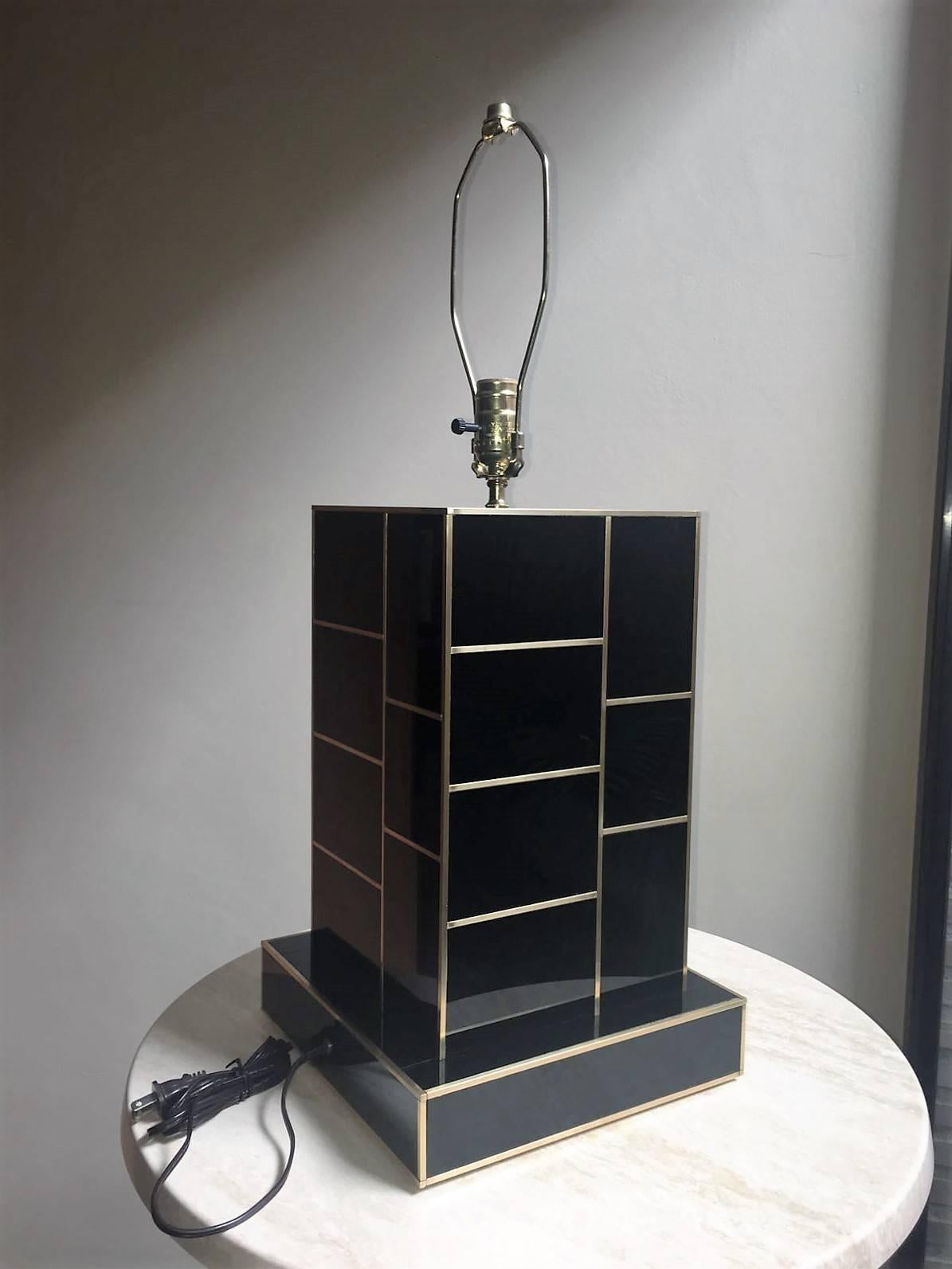 Black mirrored and brass lamp.

If you need the pair we can manufactured.
We can do it in other colors and measurements.

Measures: Total height 27.95 in.
Foot height 16.53 in.
Base D x W: 10.63 10.63 in.
D x W: 8.26 8.26 in.

        