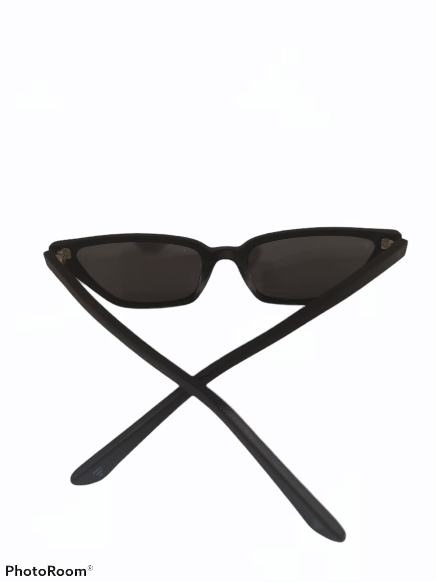 Women's or Men's Black mirrored glasses sunglasses NWOT