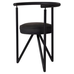 Chaise noire Miss Dorn de Philippe Starck