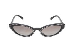 Gafas de sol negras de ojo de gato con cristales de Miu Miu