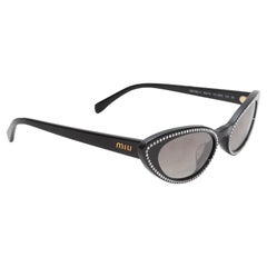 Lunettes de soleil œil de chat Miu Miu noires embellies de cristaux