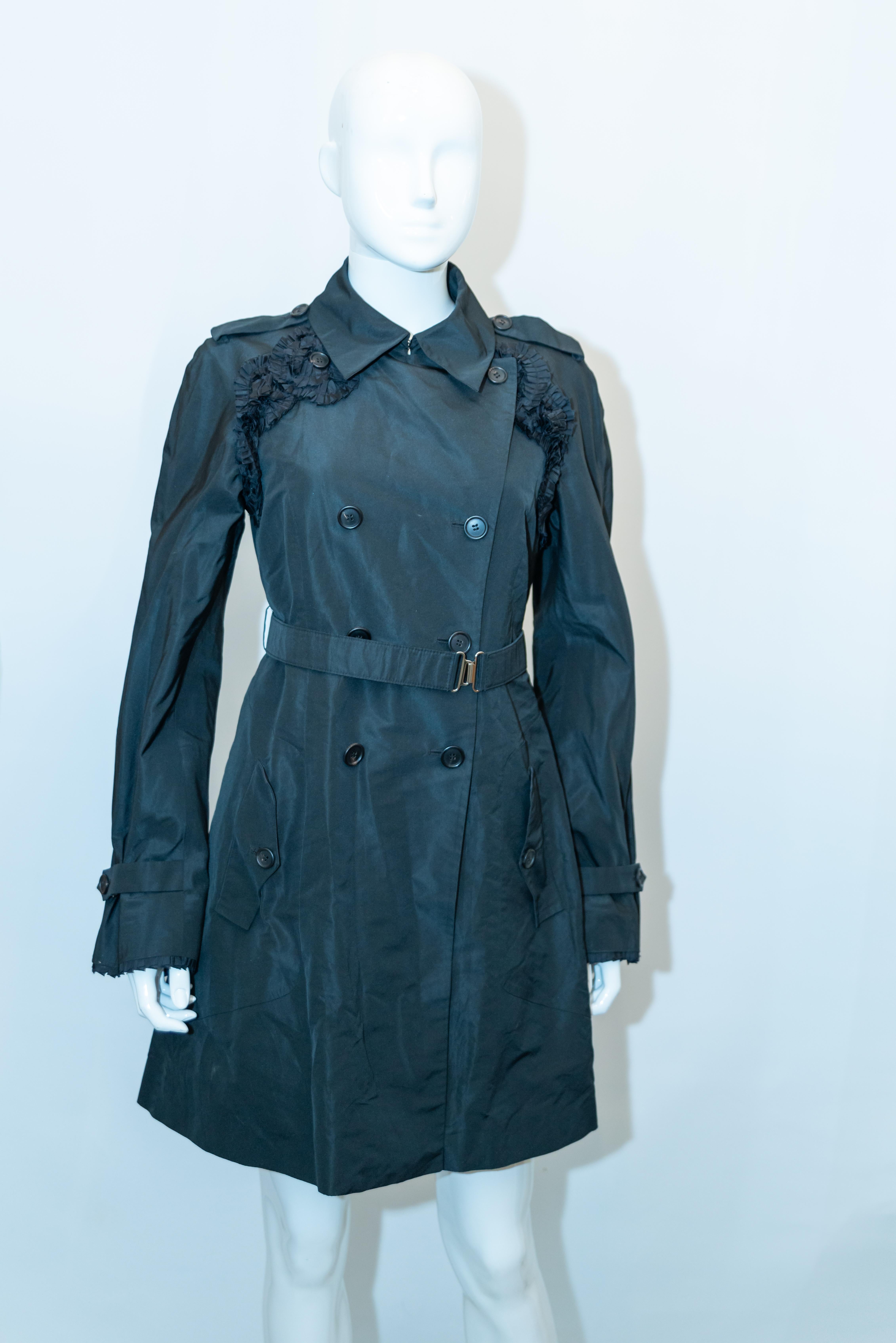 Bleu Imperméable noir Miu Miu en vente