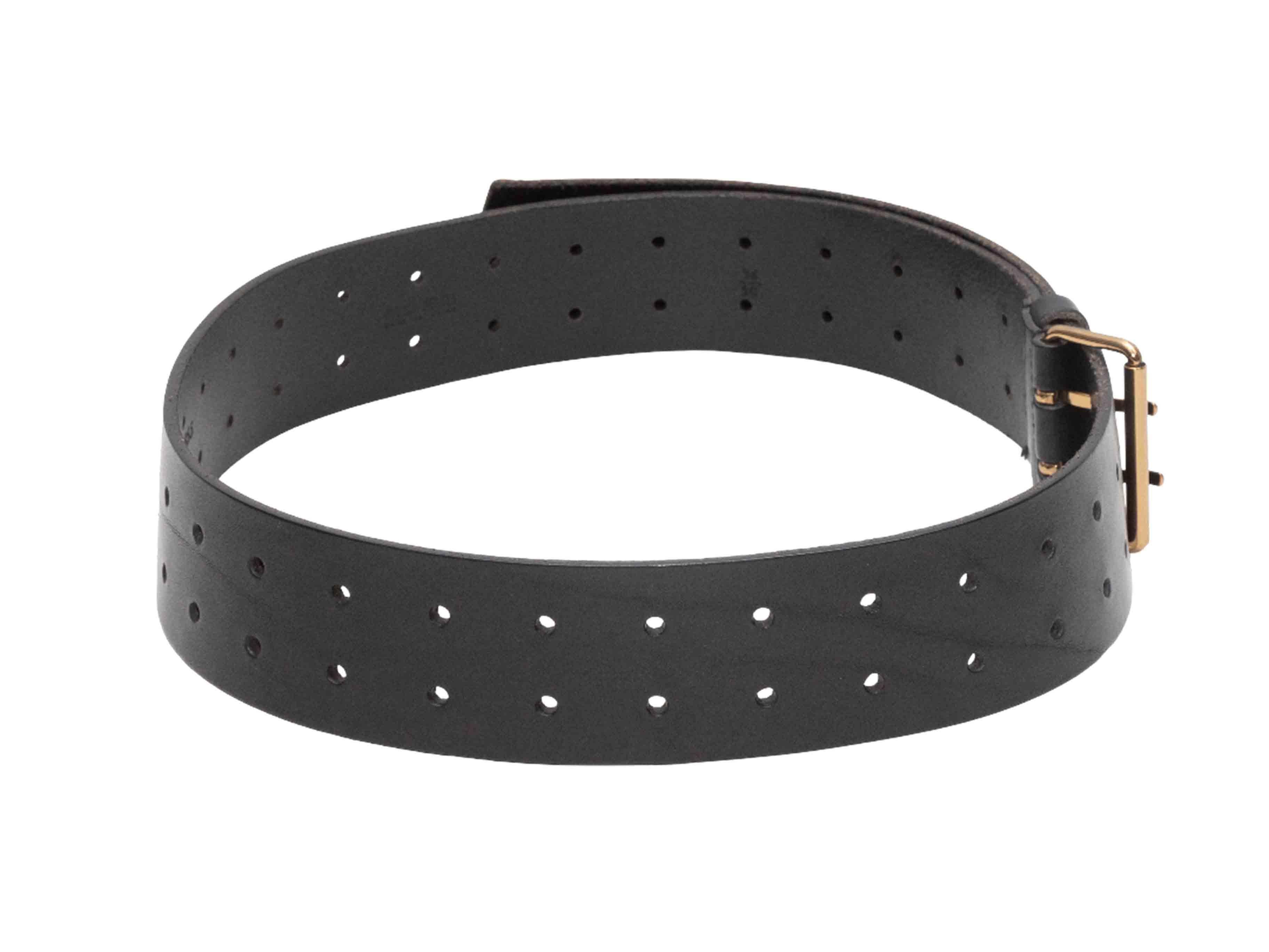 Cintura larga in pelle nera di Miu Miu. Chiusura con fibbia dorata. Larghezza 2