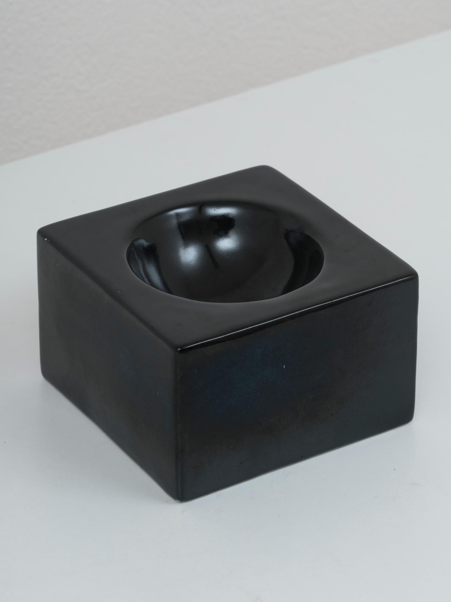 Mid-Century Modern Black Model 444 Ceramic Bowl or Ashtray by Ettore Sottsass for Il Sestante 1960s