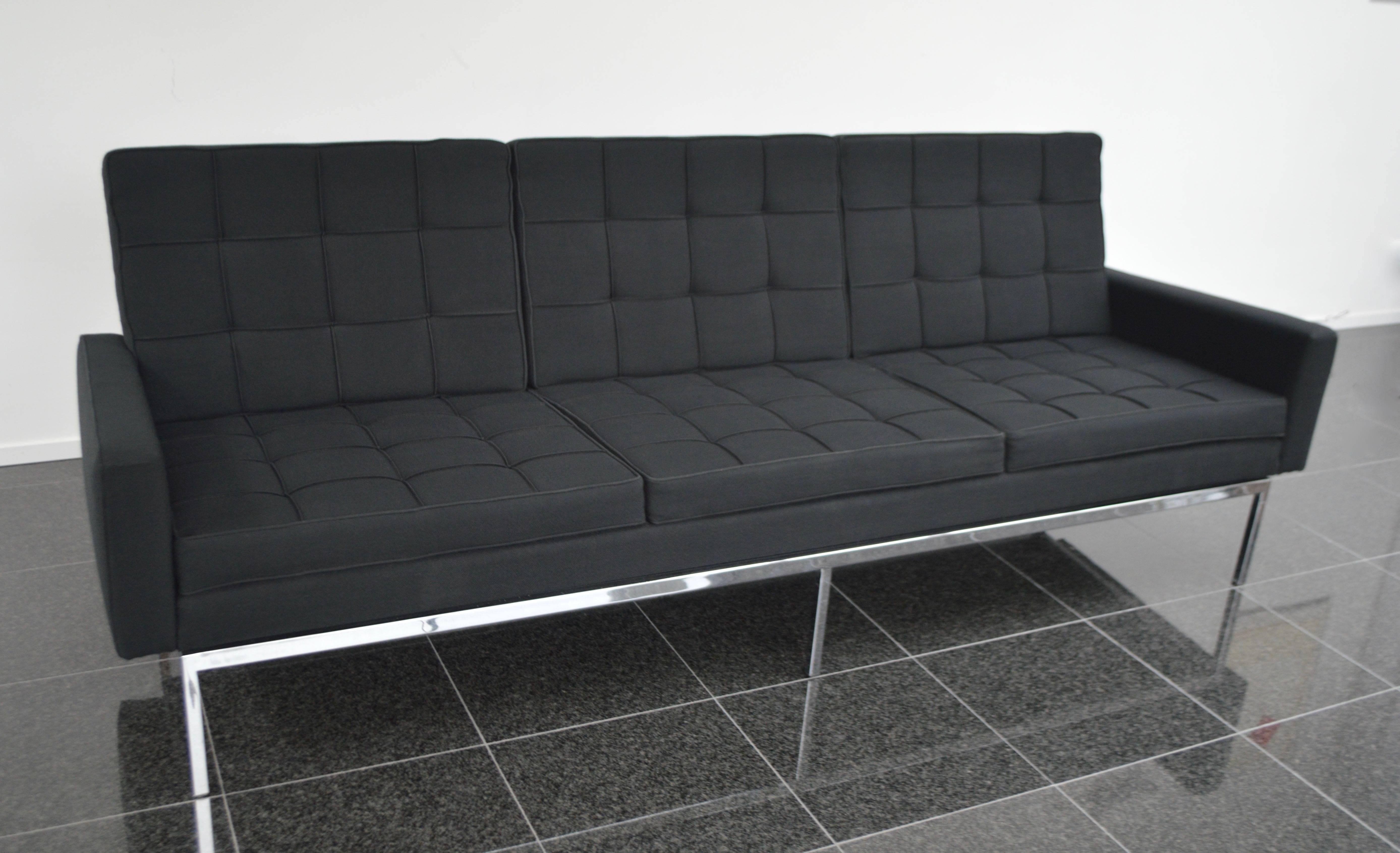 Sofa model 67A was designed in 1958 by American designer Florence Knoll and discontinued from production in 1975 and has not been made ever since.
This example is one of the last examples from the mid-1970s production and comes with a pristine