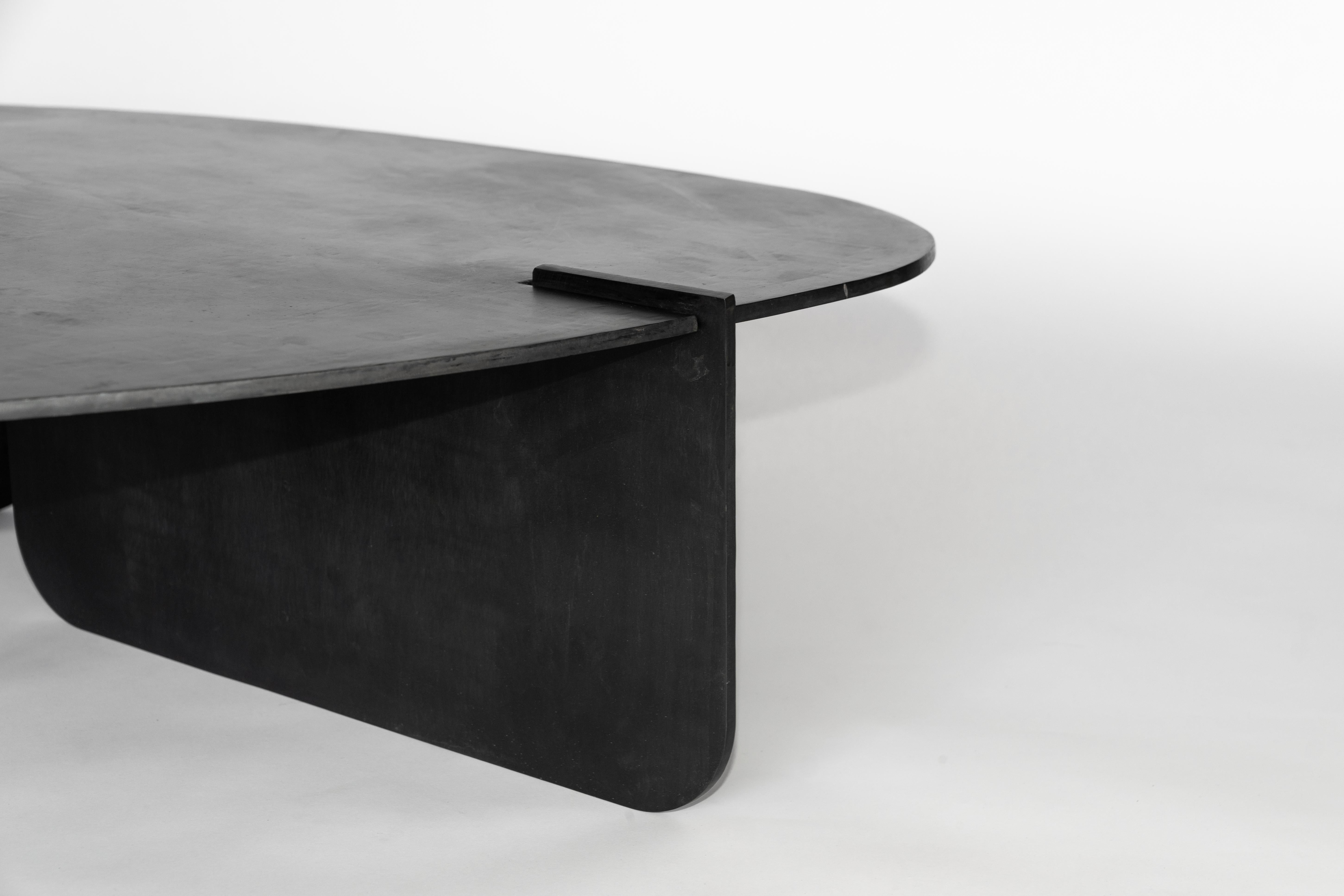 table basse organique noir