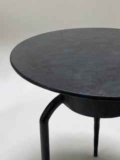Table d'appoint ronde en acier noir moderne/contemporain à pieds araignées vieillis, finition zinc