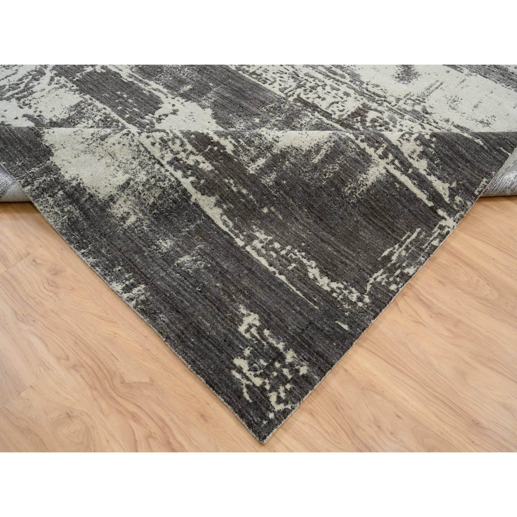 XXI secolo e contemporaneo Tappeto nero di design moderno in lana e seta lavorato a mano e di grandi dimensioni, 12'0