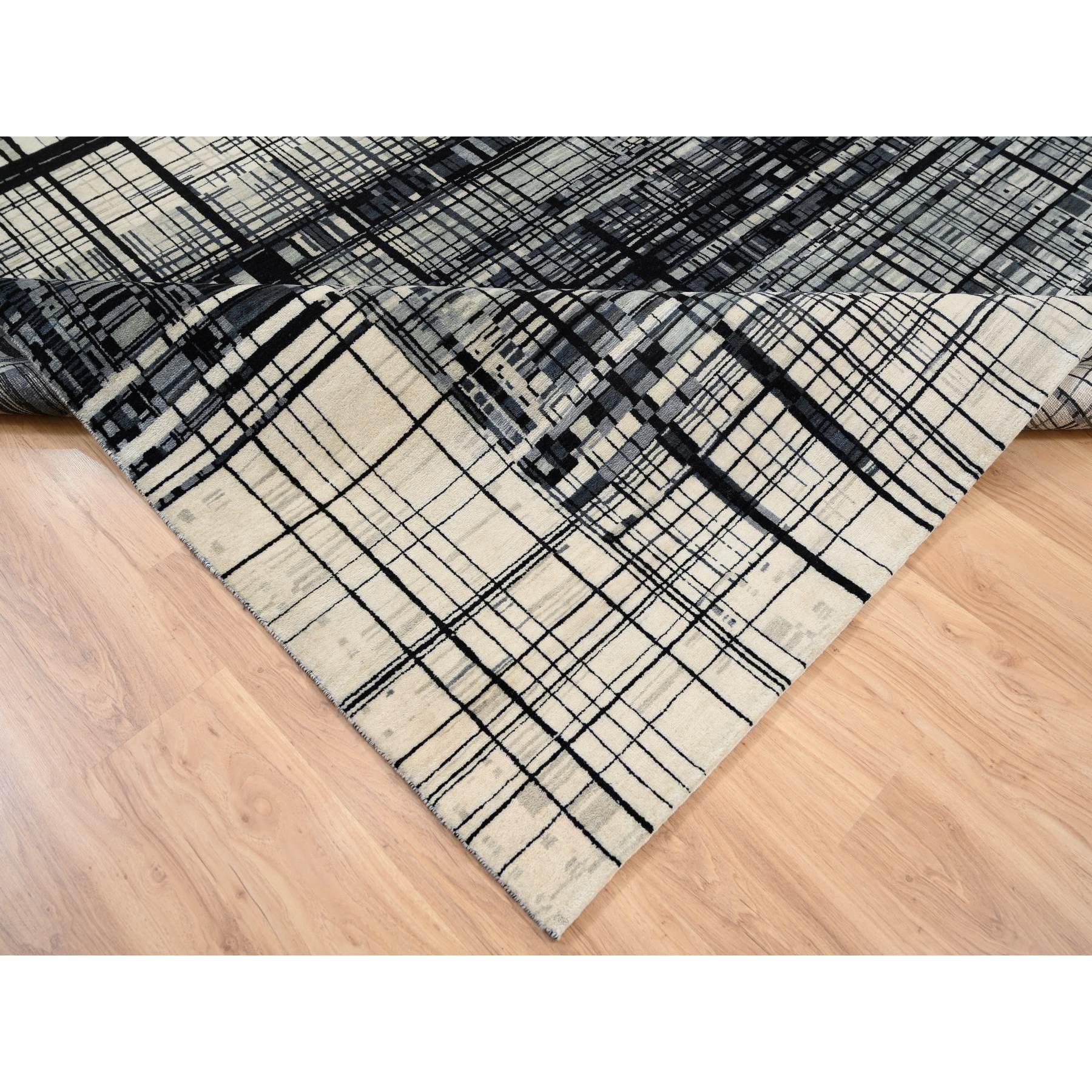 XXI secolo e contemporaneo Black Modern Lines Design Ghazni Wool Hand Knotted Oriental Rugs 8'2
