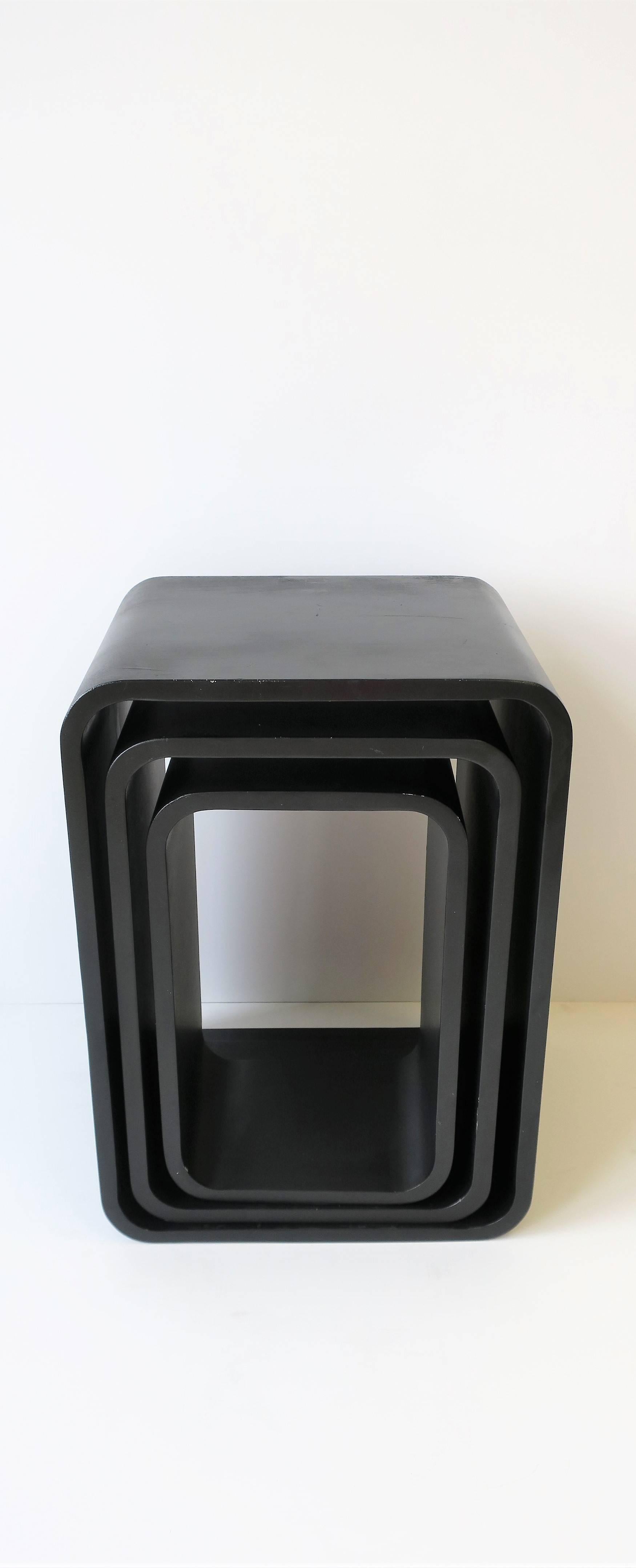Black Modern Nesting Tables In Good Condition In New York, NY