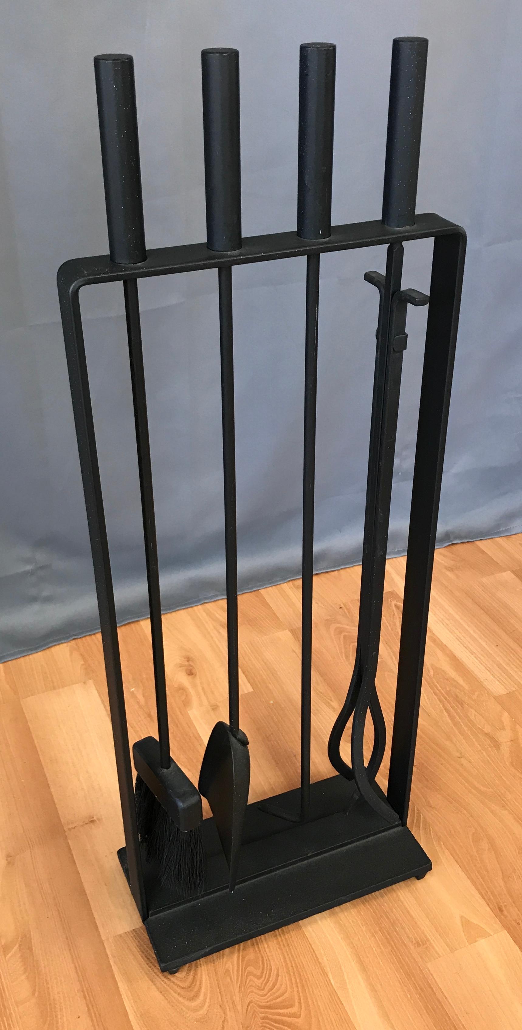 Schwarzes modernistisches Kaminbesteck von Pilgrim (Moderne)