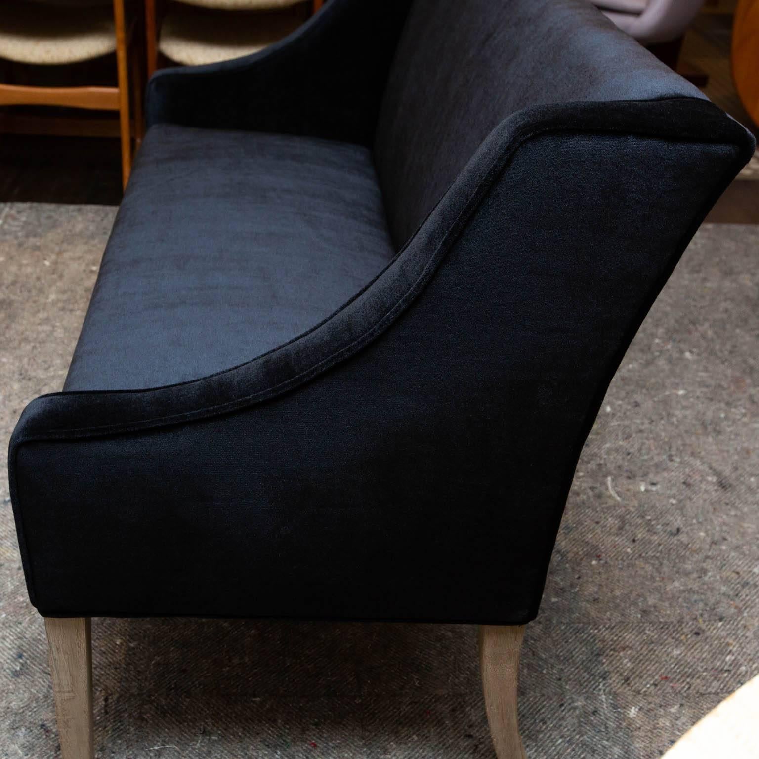 Black Mohair Settee In Excellent Condition In New London, CT