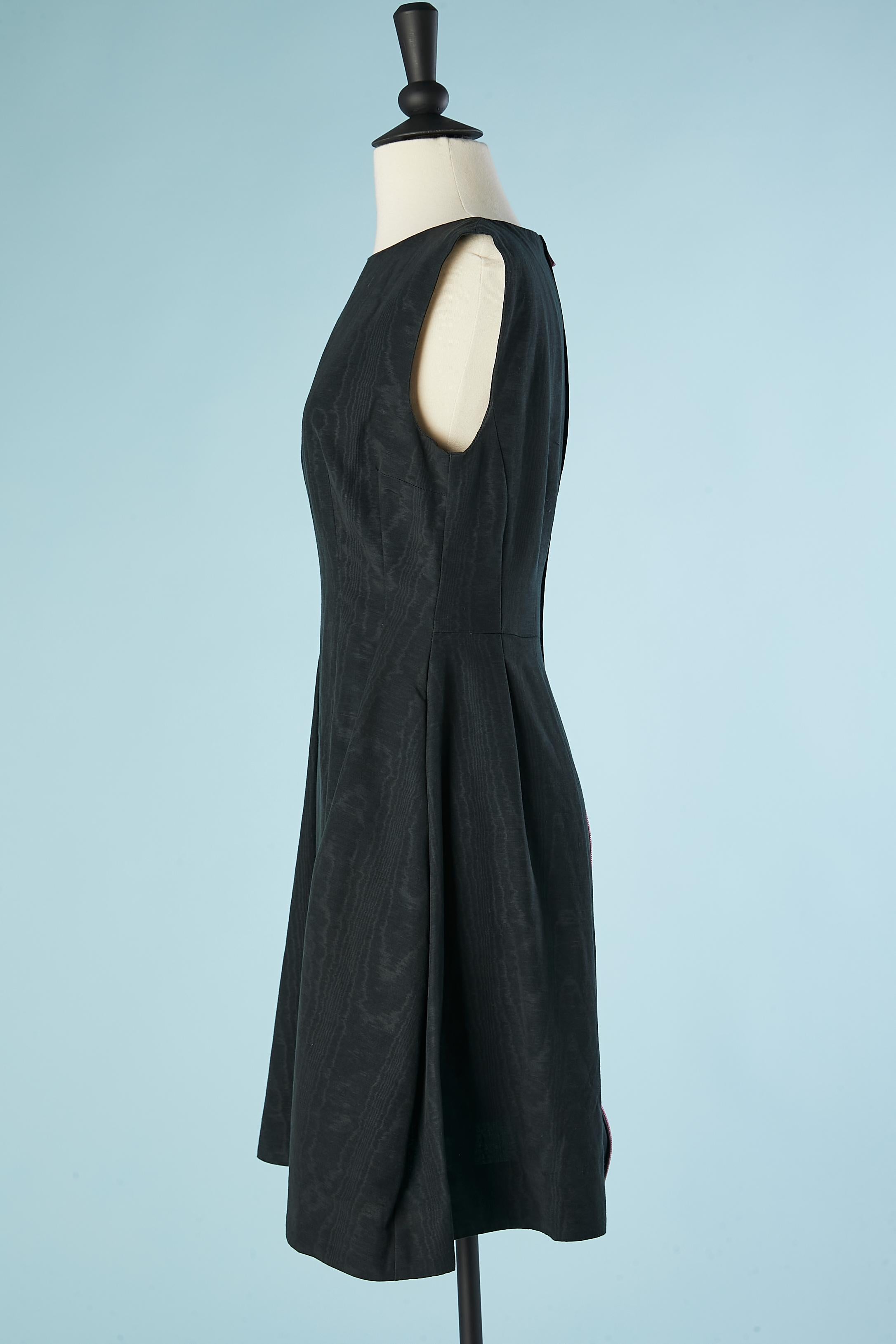 Black moiré cocktail dress  with pink zip in the back McQ Alexander McQueen  In Excellent Condition For Sale In Saint-Ouen-Sur-Seine, FR