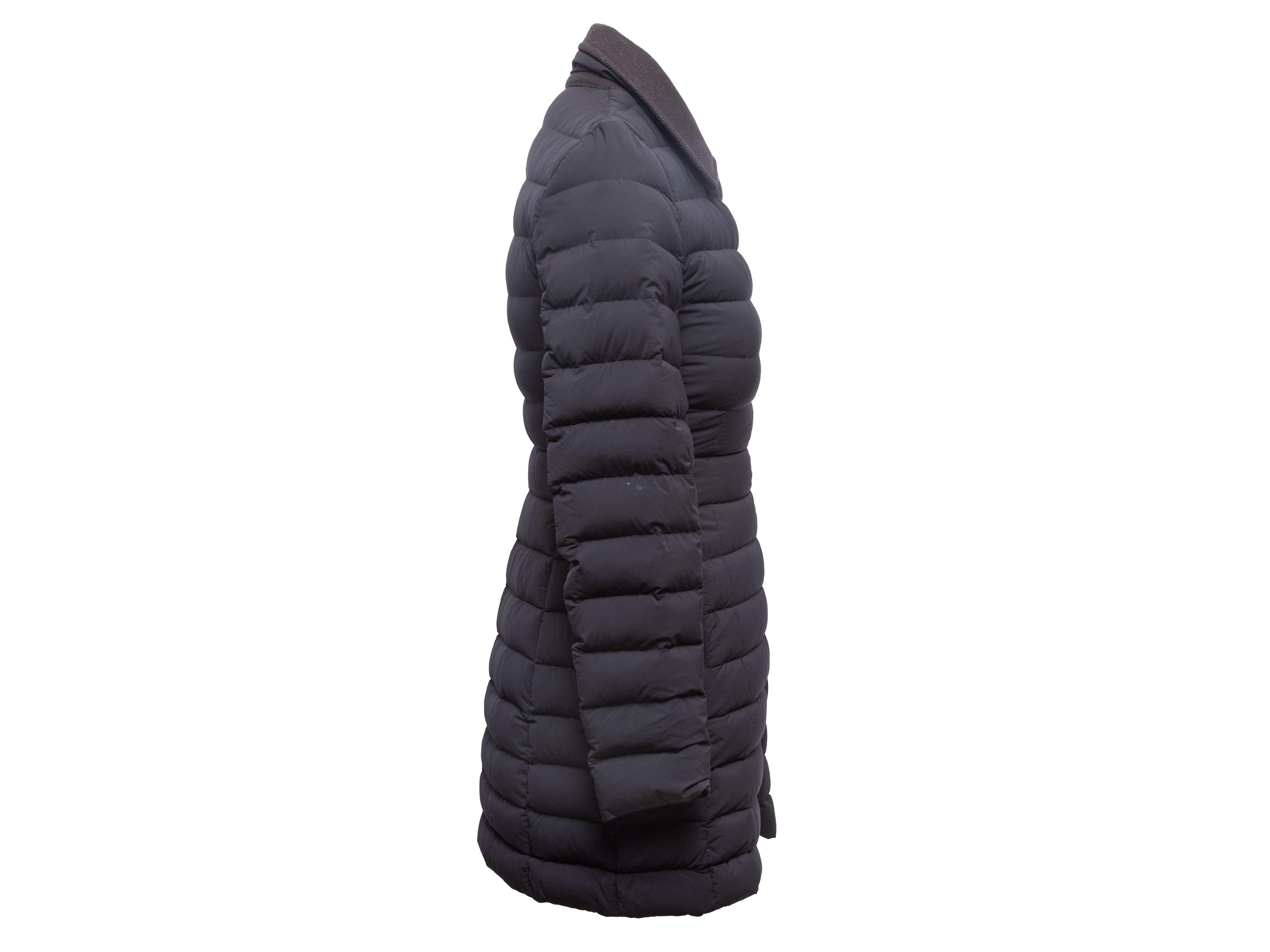 Black Moncler Collared Down Puffer Coat Designer Size 00 In Good Condition For Sale In New York, NY