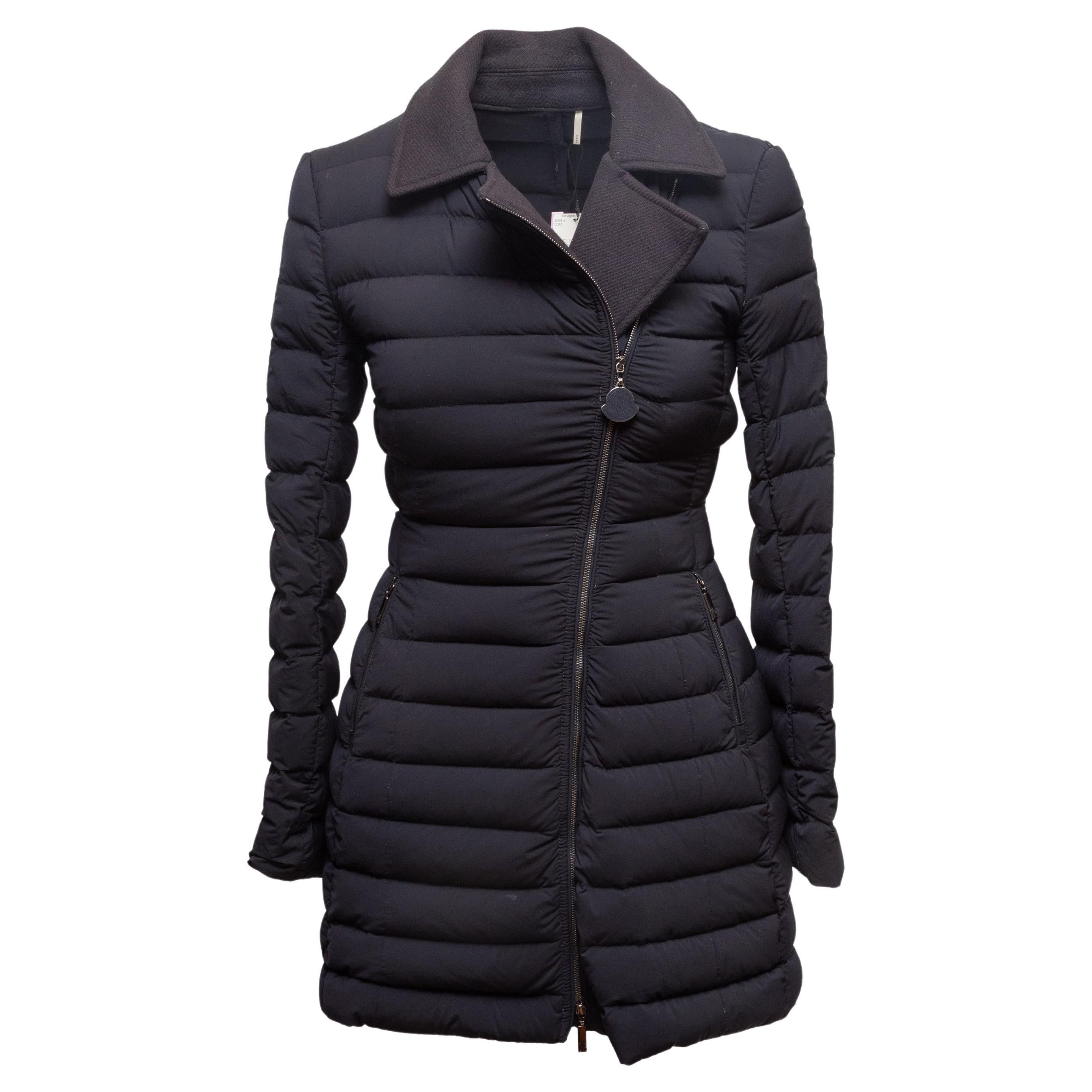 Moncler nero con cappuccio in piuma d'oca Designer Taglia 00