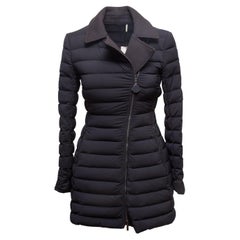 Moncler nero con cappuccio in piuma d'oca Designer Taglia 00