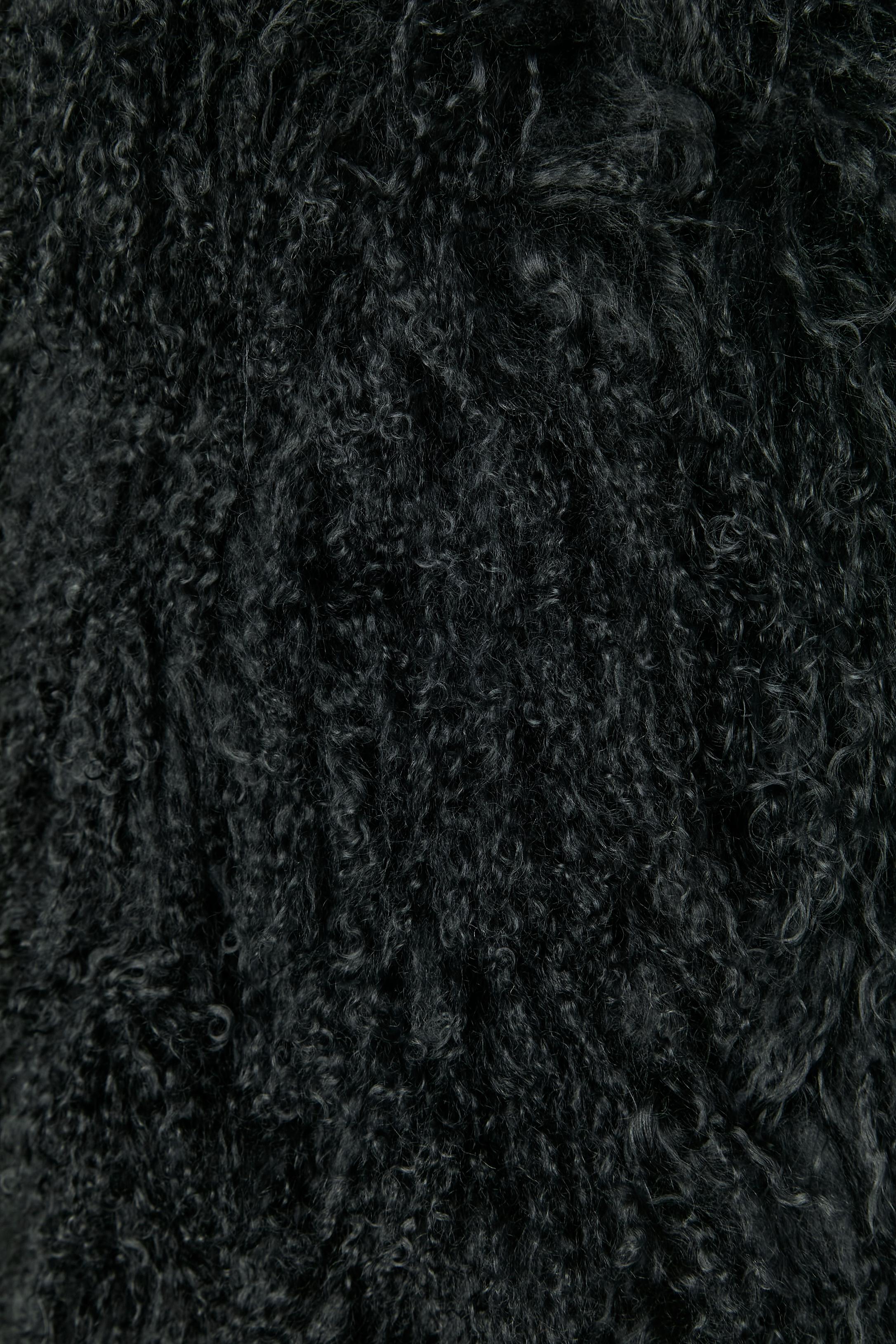 Black Mongolian fur long coat. Edge to edge with hook&eye closure on the middle front. High split on both side.
SIZE L 