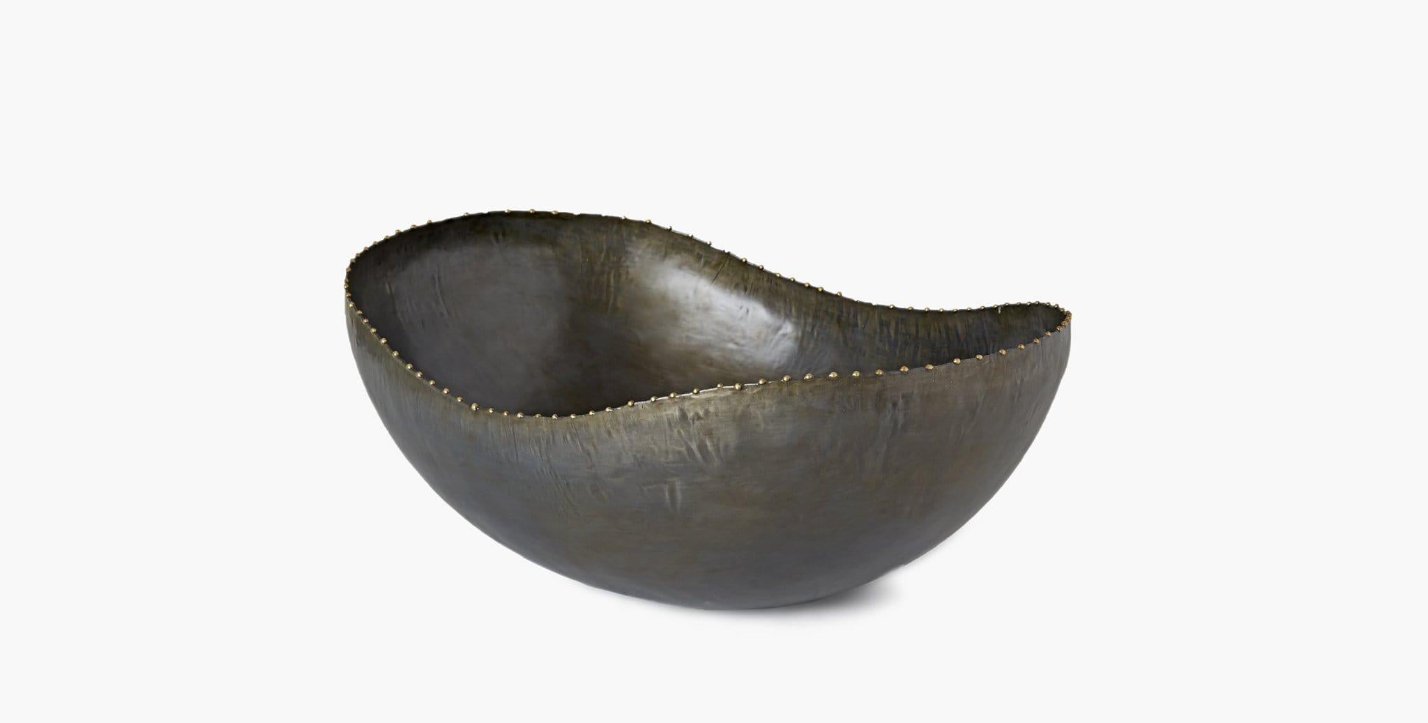 Our Montana Bowls effortlessly elevate your home décor, featuring organic curves in ebonized iron with subtle metal detailing to highlight its serpentine edge. Our handcrafted finishes are inspired by variations within natural textures. Each