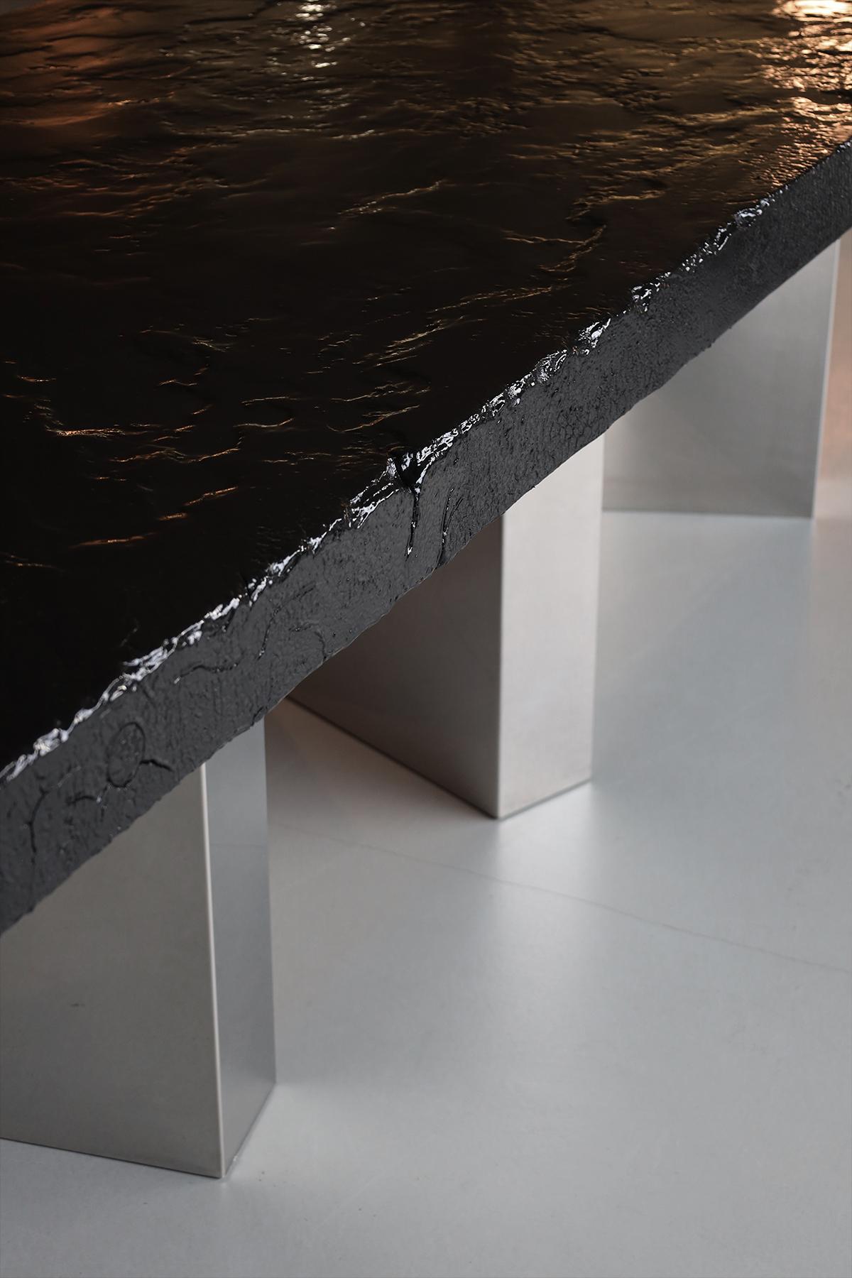 Table à manger Black Moon Neuf - En vente à Miami, FL