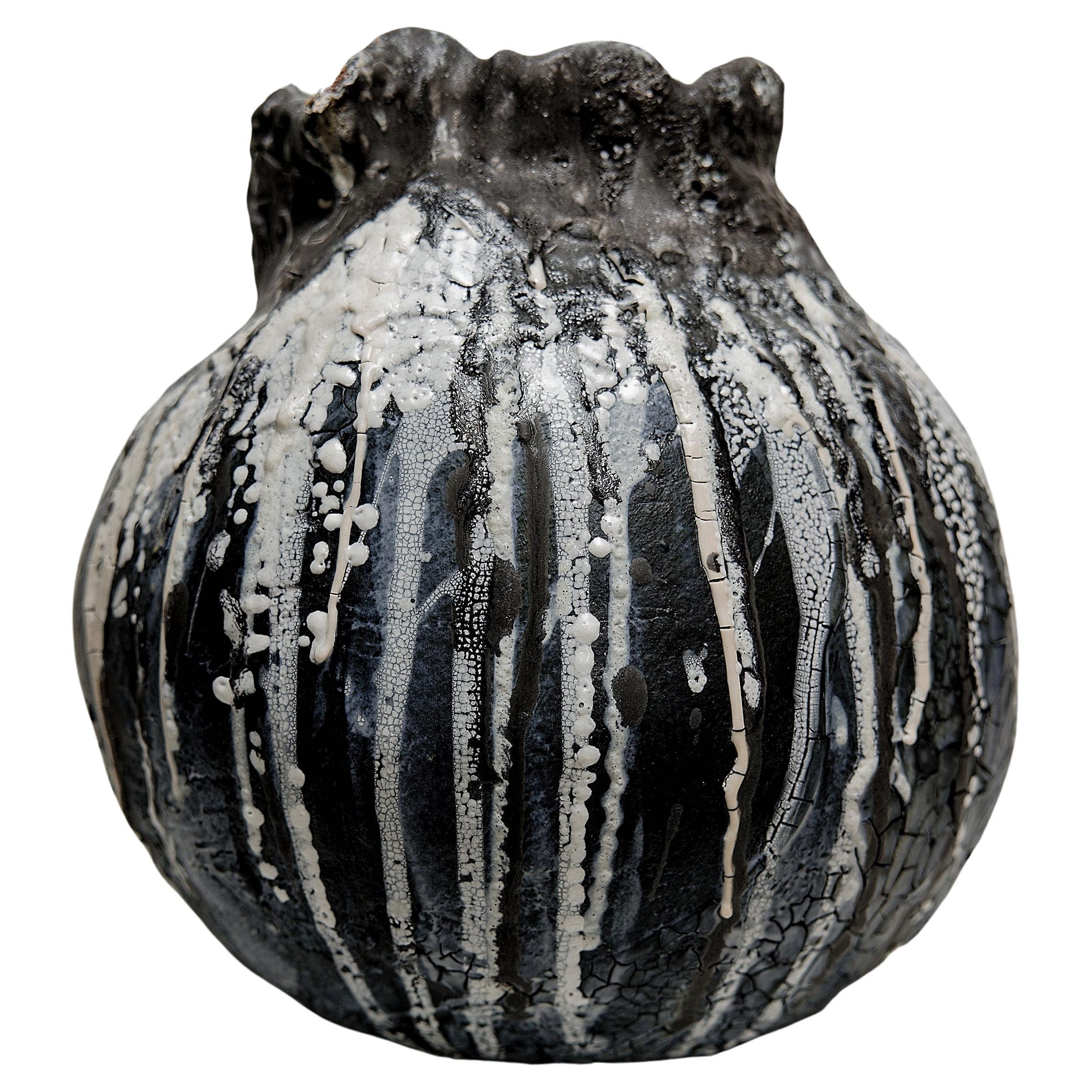 Black  Moon Dripping Vase 