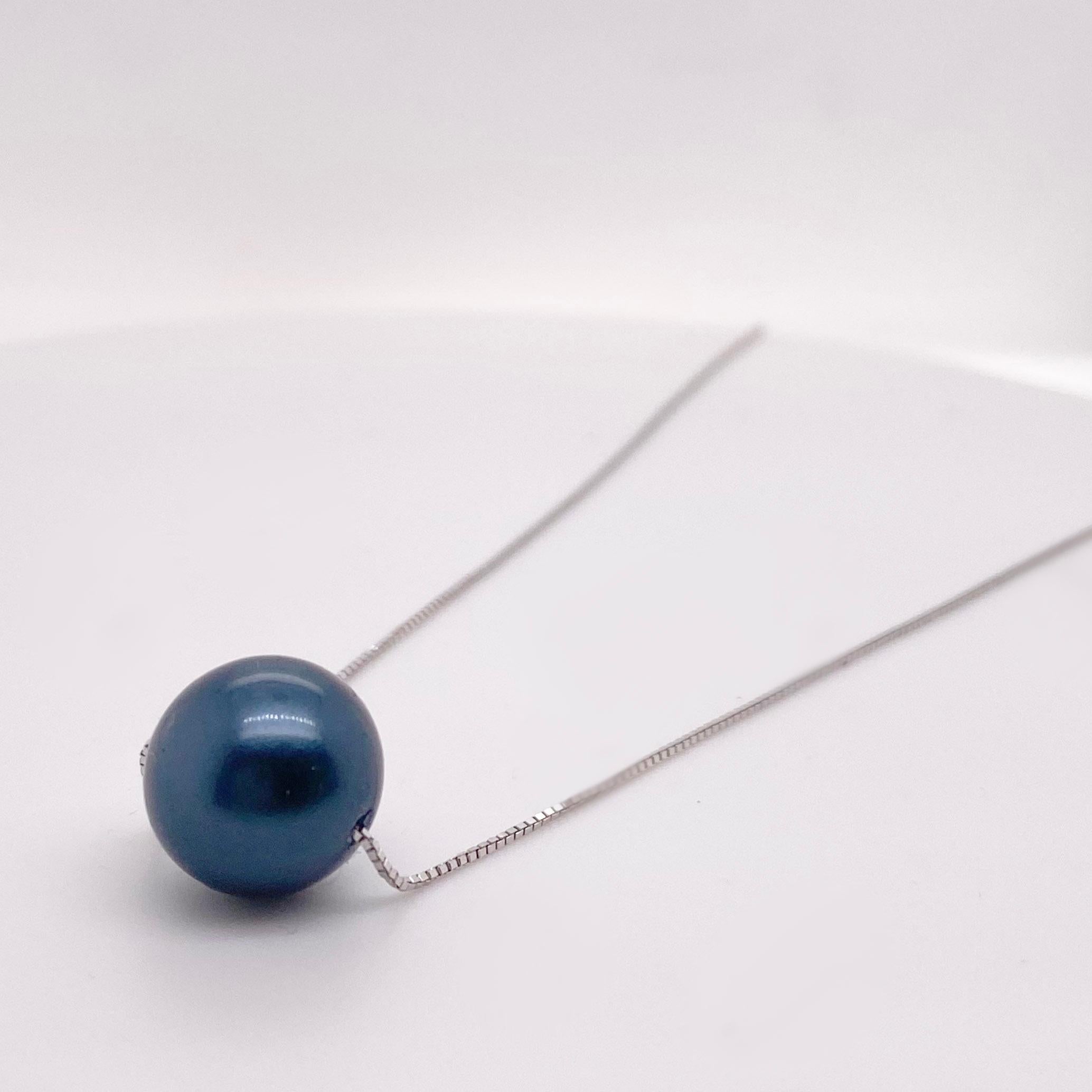 This necklace is great to wear because of it’s simplicity and beauty. The 12 millimeter mother-of-pearl round bead is full drilled and is perfectly paired with a mirror baby box chain. The pearl has a lovely sheen and iridescence. This is a great