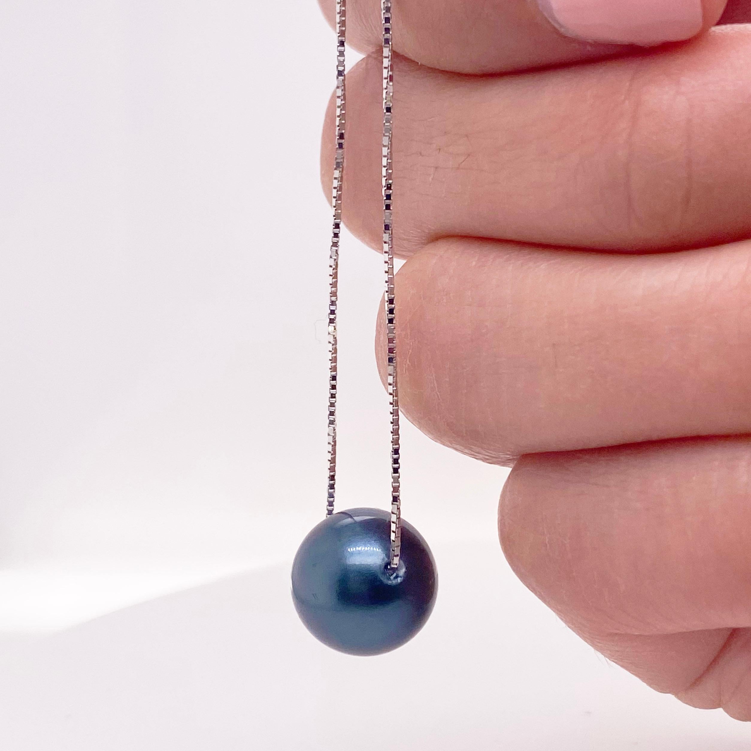 Taille ronde Pendentif perle noire, rond avec chaîne en argent sterling, 18 pouces en vente