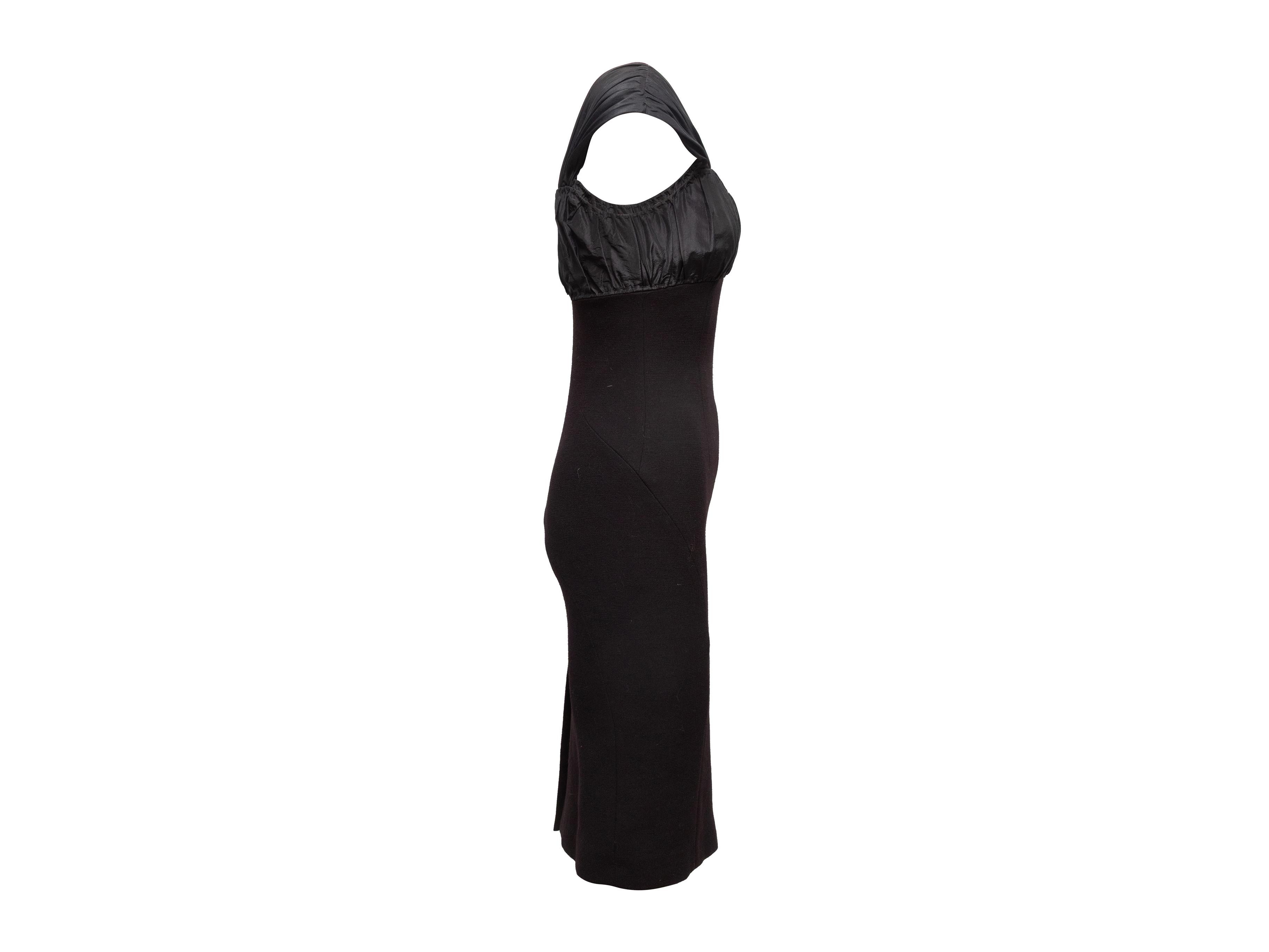 Schwarzes ärmelloses Bodycon-Midikleid von Moschino Cheap and Chic. Rundhalsausschnitt. Seitlicher Reißverschluss. 30