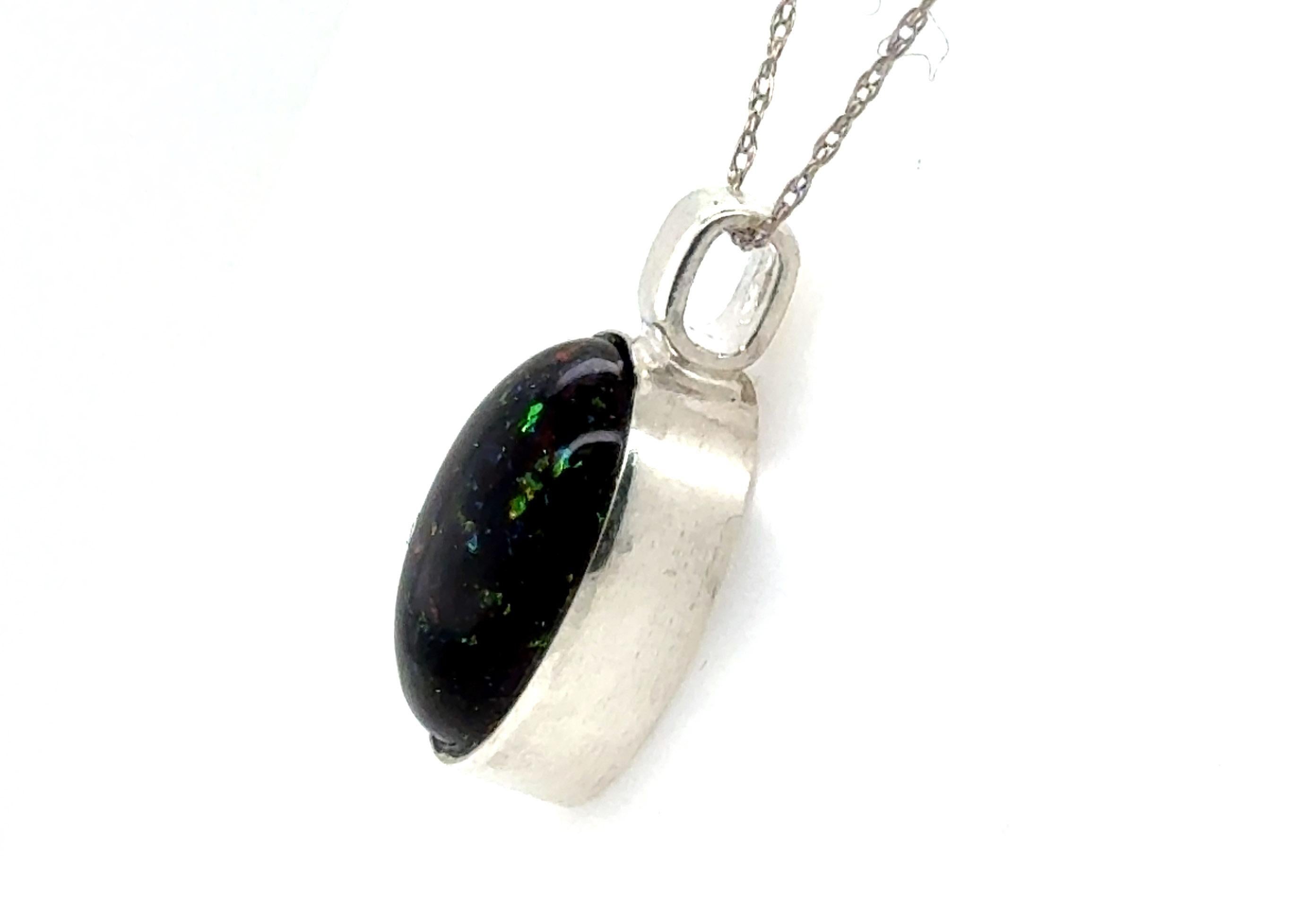 Collier à pendentifs en cabochon de verre multicolore noir en argent sterling certifié GIA



Comprend un cabochon ovale en verre certifié GIA de 14 x 10 m. 

Pendentif en argent sterling serti d'un chaton

Fabriqué pour ressembler à une pierre
