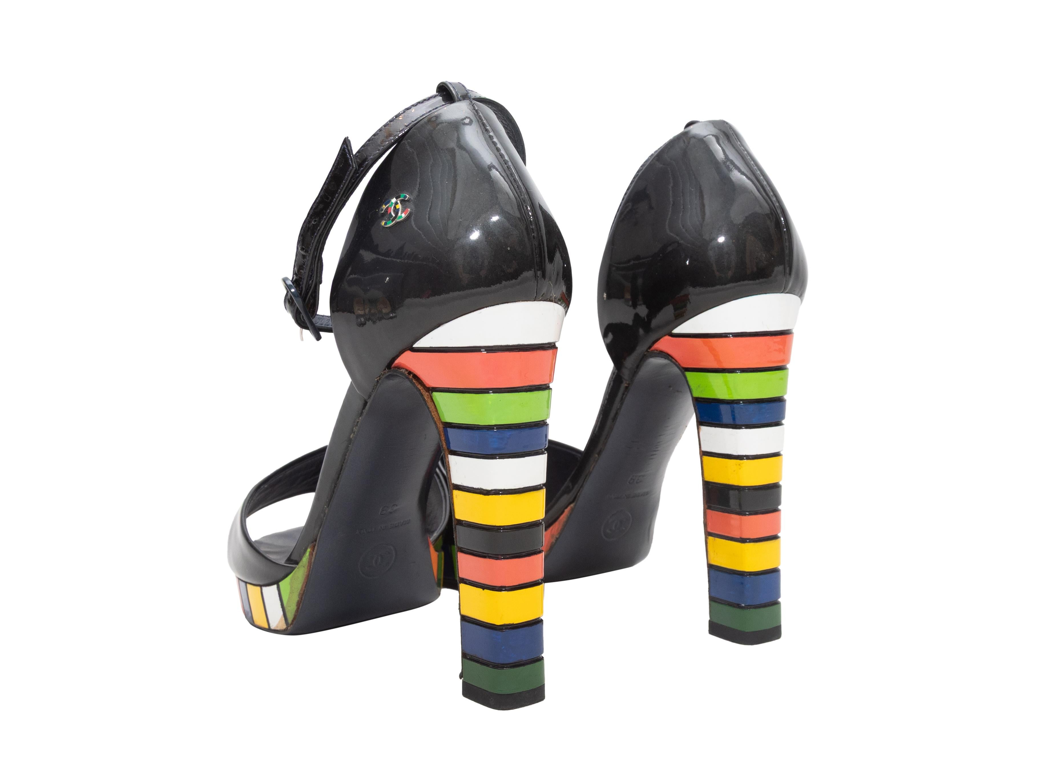 Schwarz & Multicolor Chanel Colorblock Patentabsatzsandalen Größe 39 Damen im Angebot