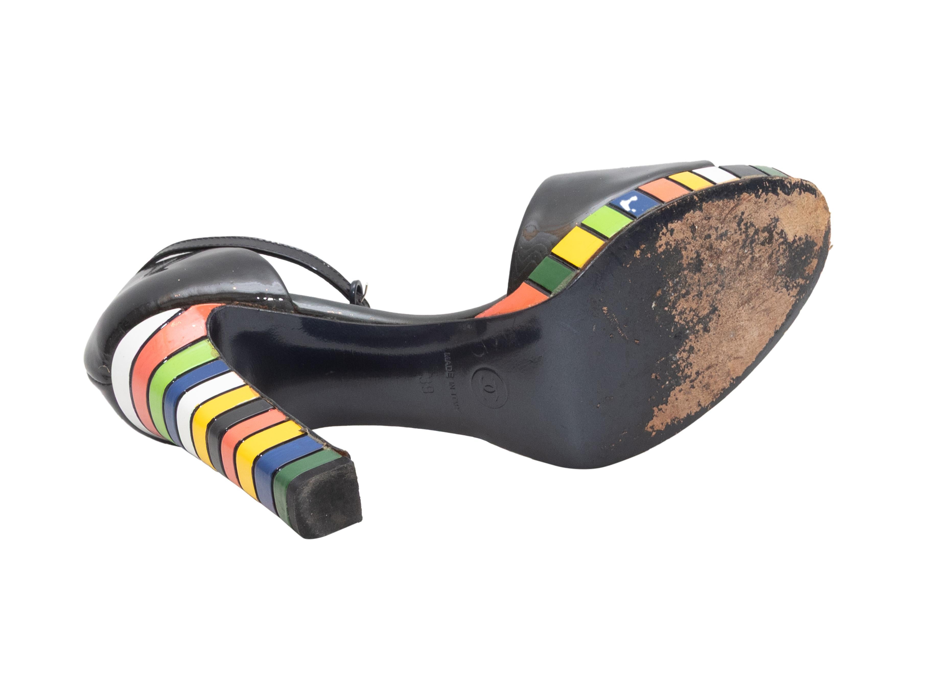 Schwarz & Multicolor Chanel Colorblock Patentabsatzsandalen Größe 39 im Angebot 1