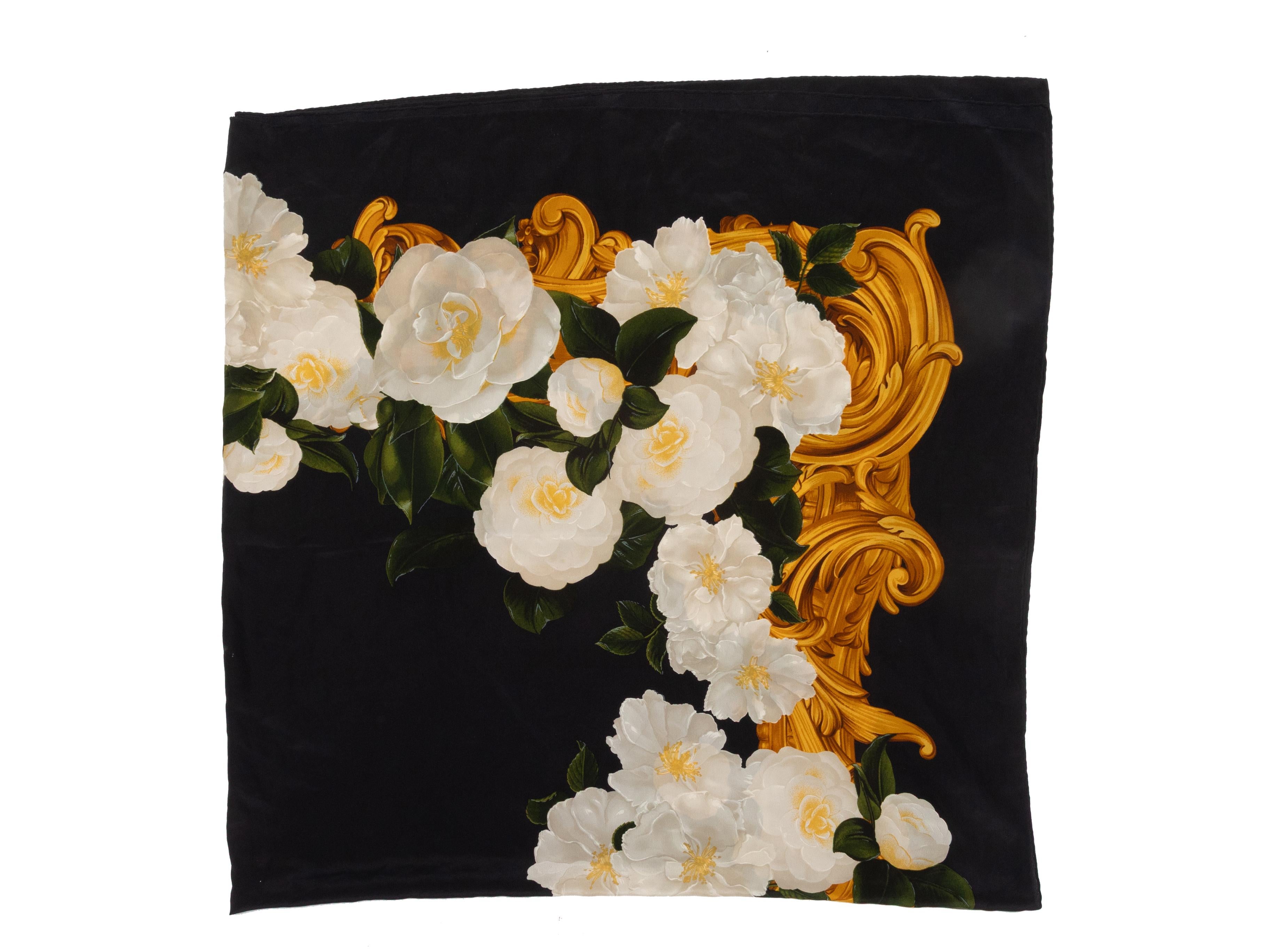 Sciarpa Chanel nera e multicolore con stampa di camelie in seta In condizioni buone in vendita a New York, NY