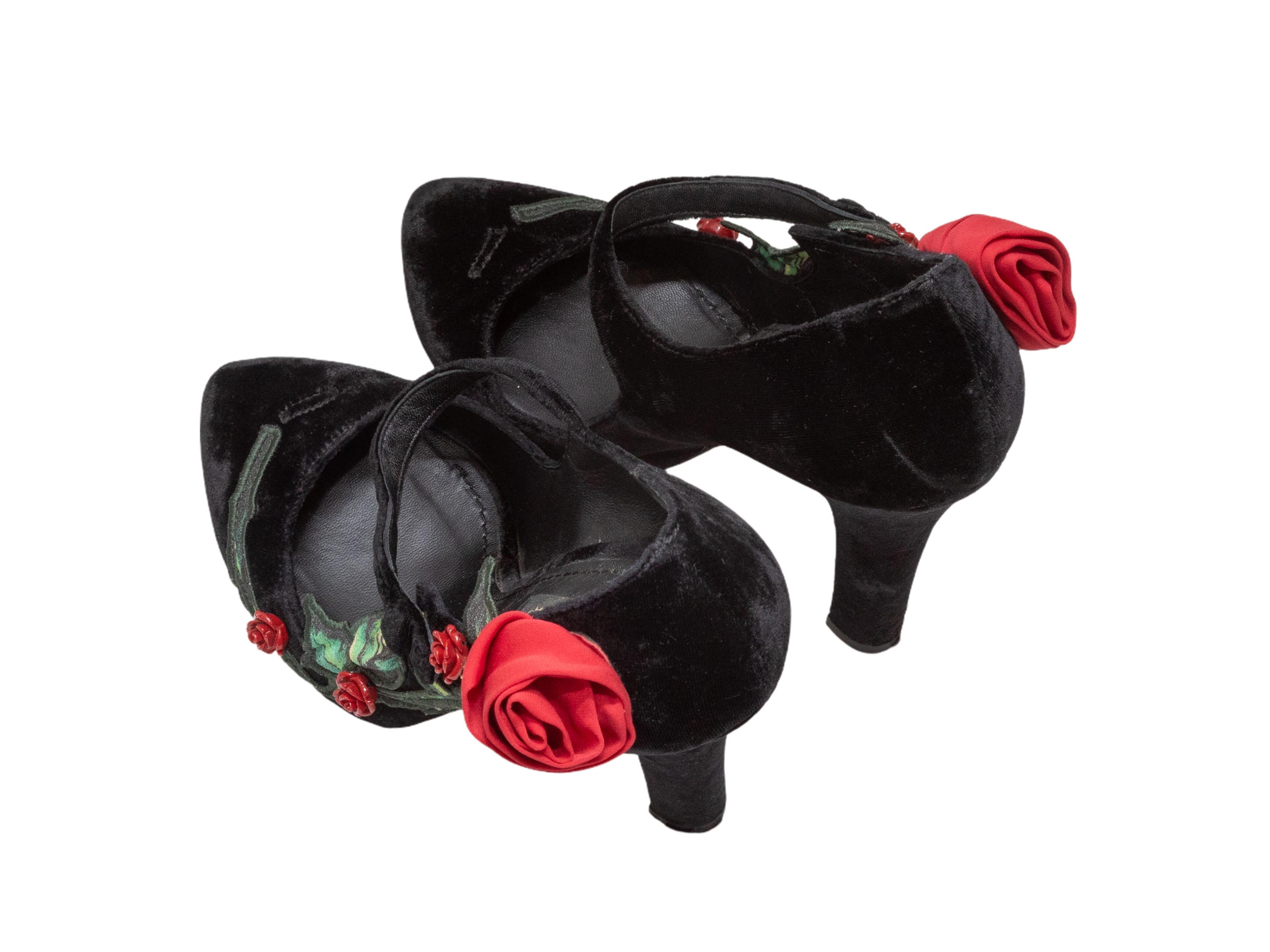 Schwarz & Multicolor Dolce & Gabbana Floral Applique Mary Jane Heels Größe 39 im Zustand „Gut“ im Angebot in New York, NY
