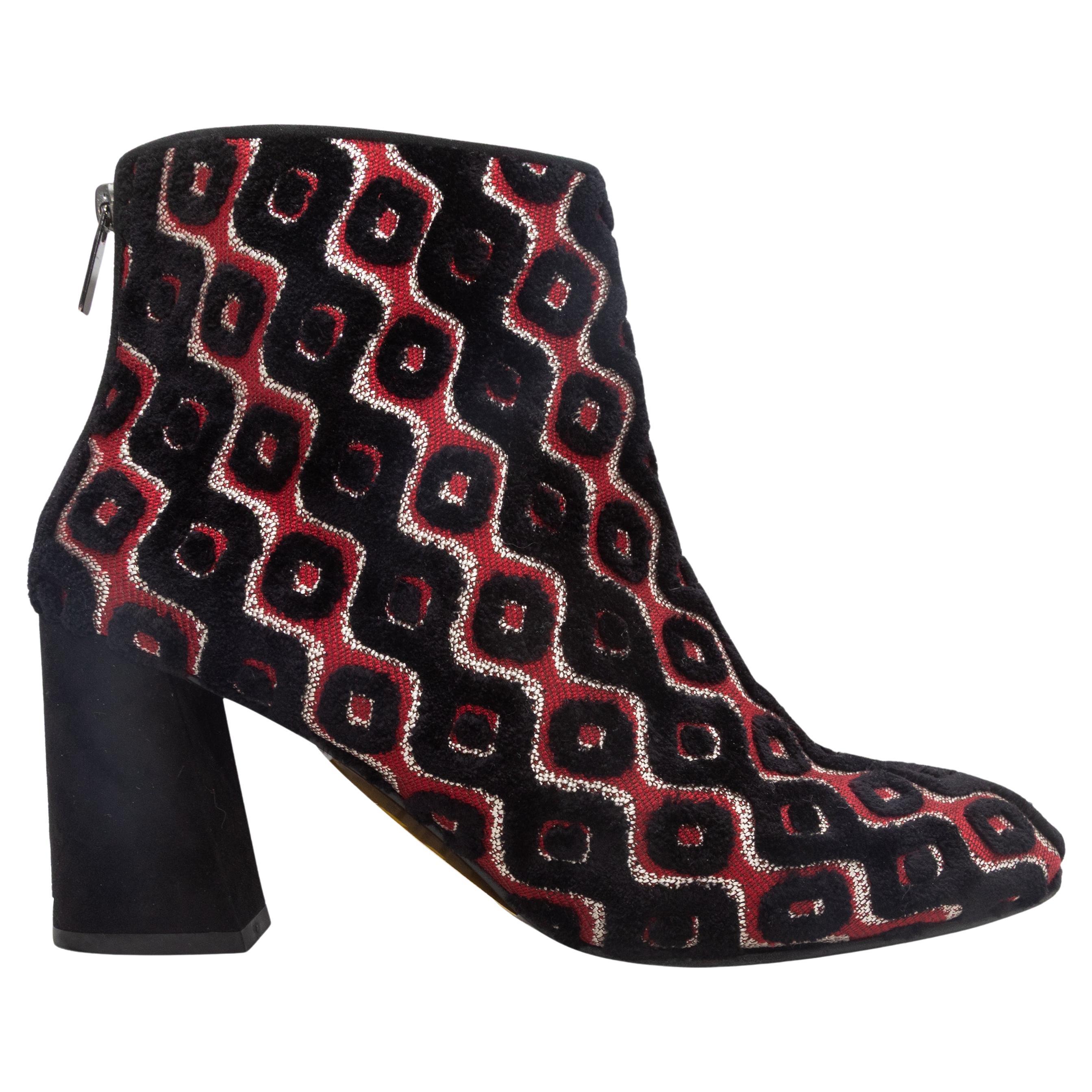 Bottines à talons en jacquard noir et multicolore Stuart Weitzman Taille 11.5 en vente