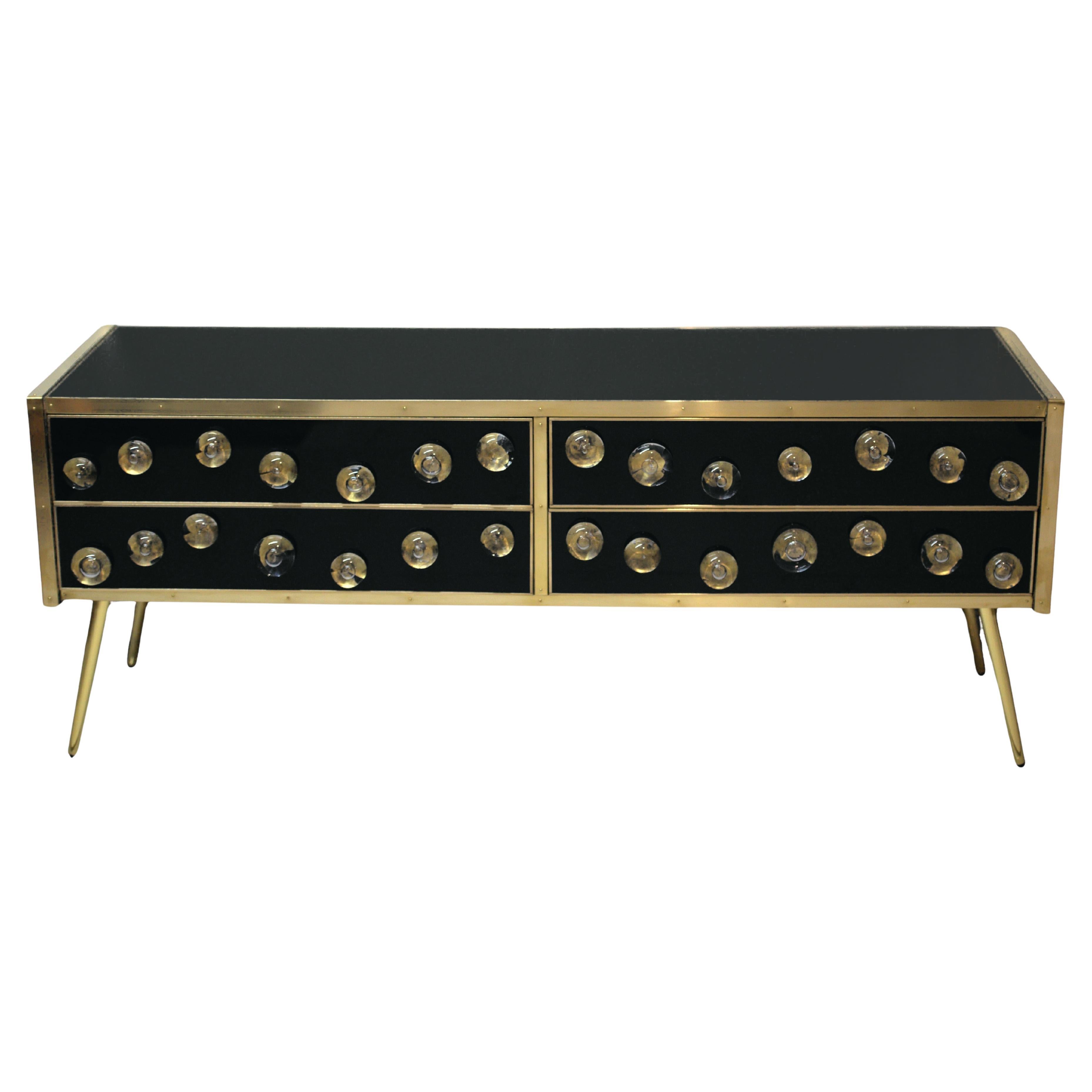 Buffet en verre de Murano noir avec 28 joyaux sphériques, garniture et pieds en laiton disponible en vente