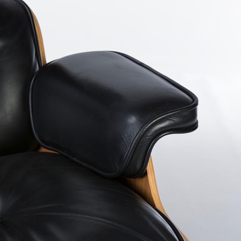 Molded Black & Natural Santos Herman Miller Eames Lounge Chair & Ottoman For Sale