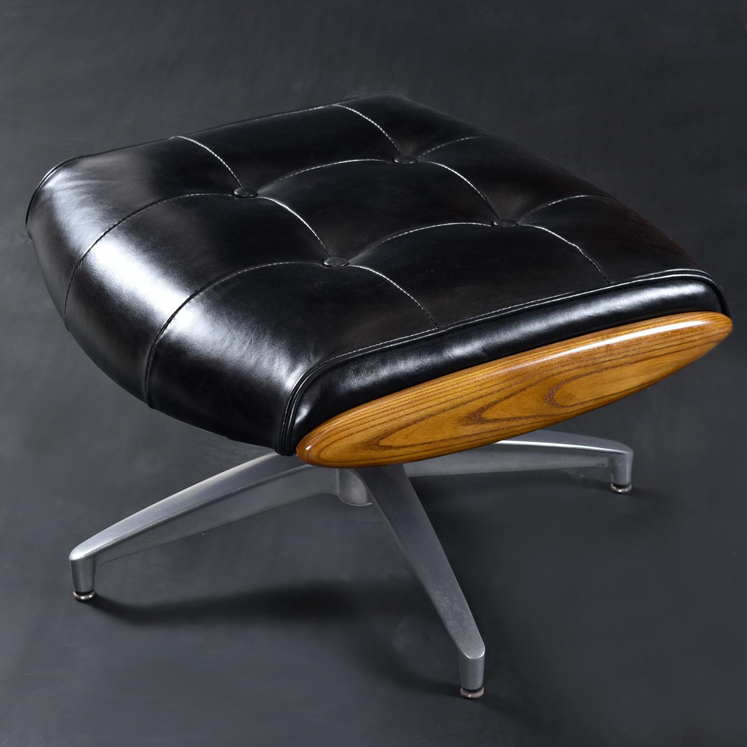 Mid-20th Century Black Naugahyde Heywood Wakefield 710d Swivel Rocker Lounge Chair and Ottoman