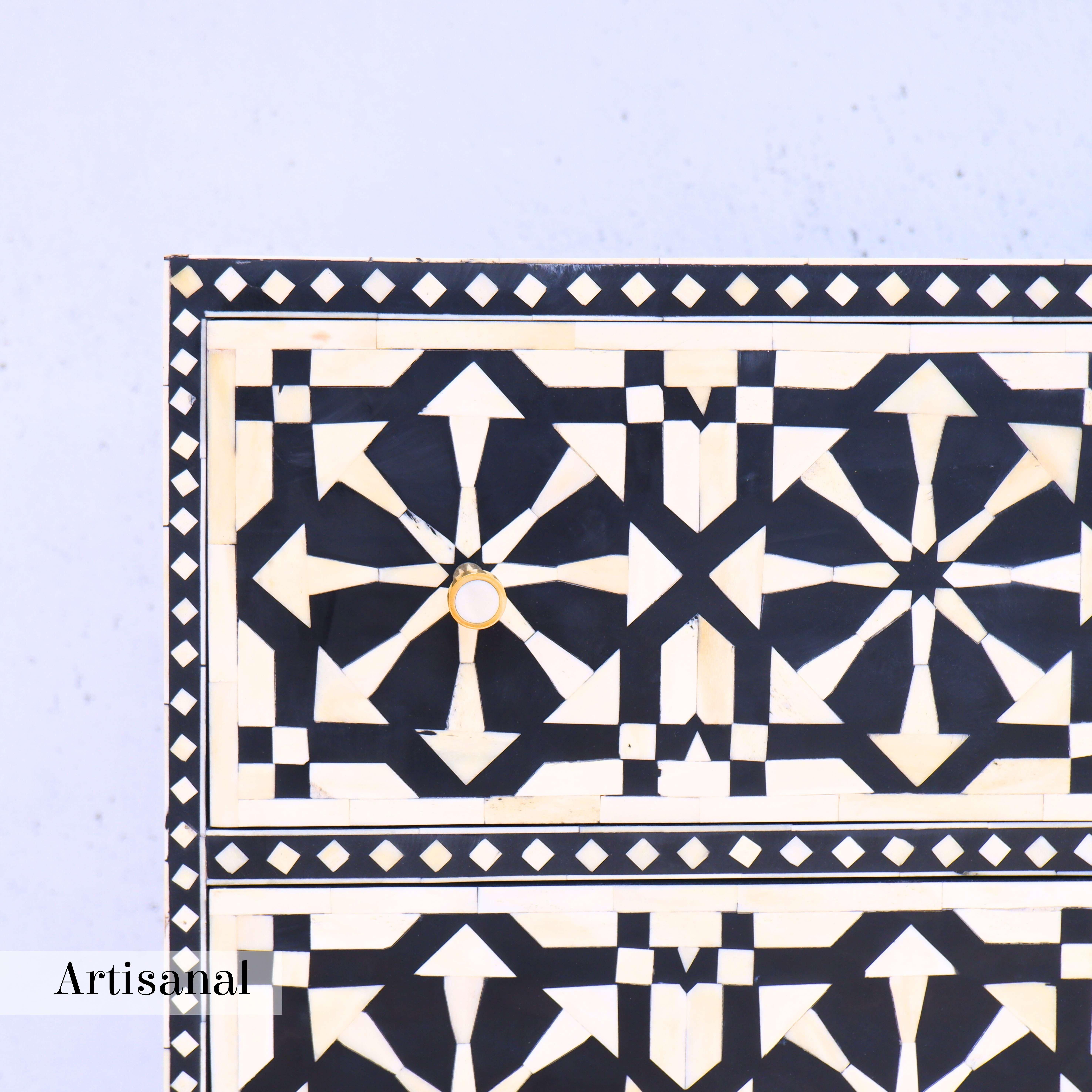 Indiano Comò nero a nove cassetti, cassettiera realizzata a mano da Artisanal in vendita