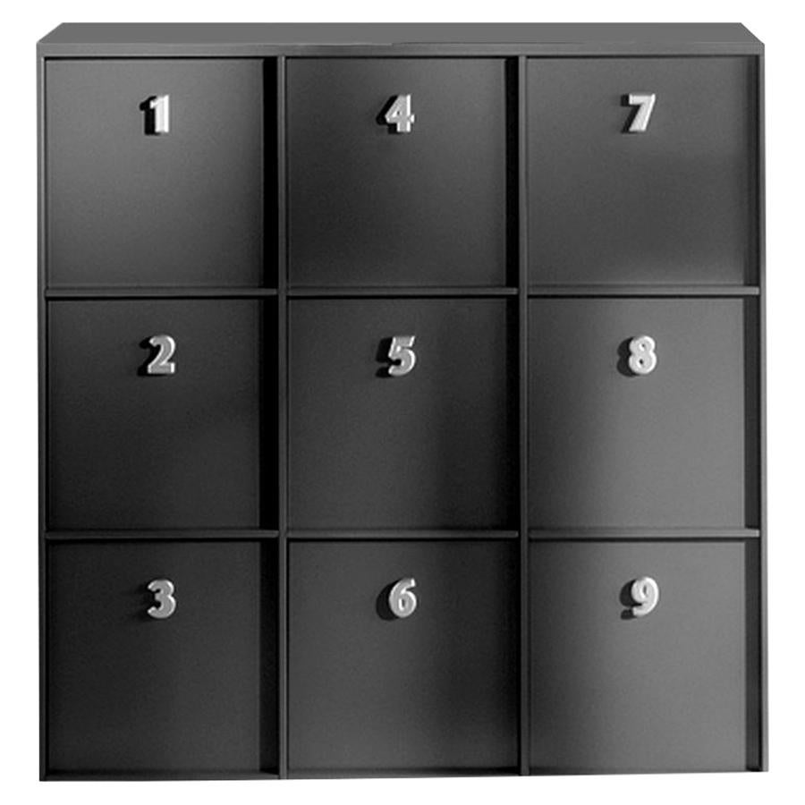 Boîte à outils noire numérotée:: conçue par Pietro Arosio:: fabriquée en Italie