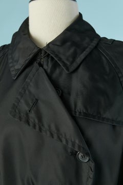 Trenca de nailon negro con doble botonadura PRADA