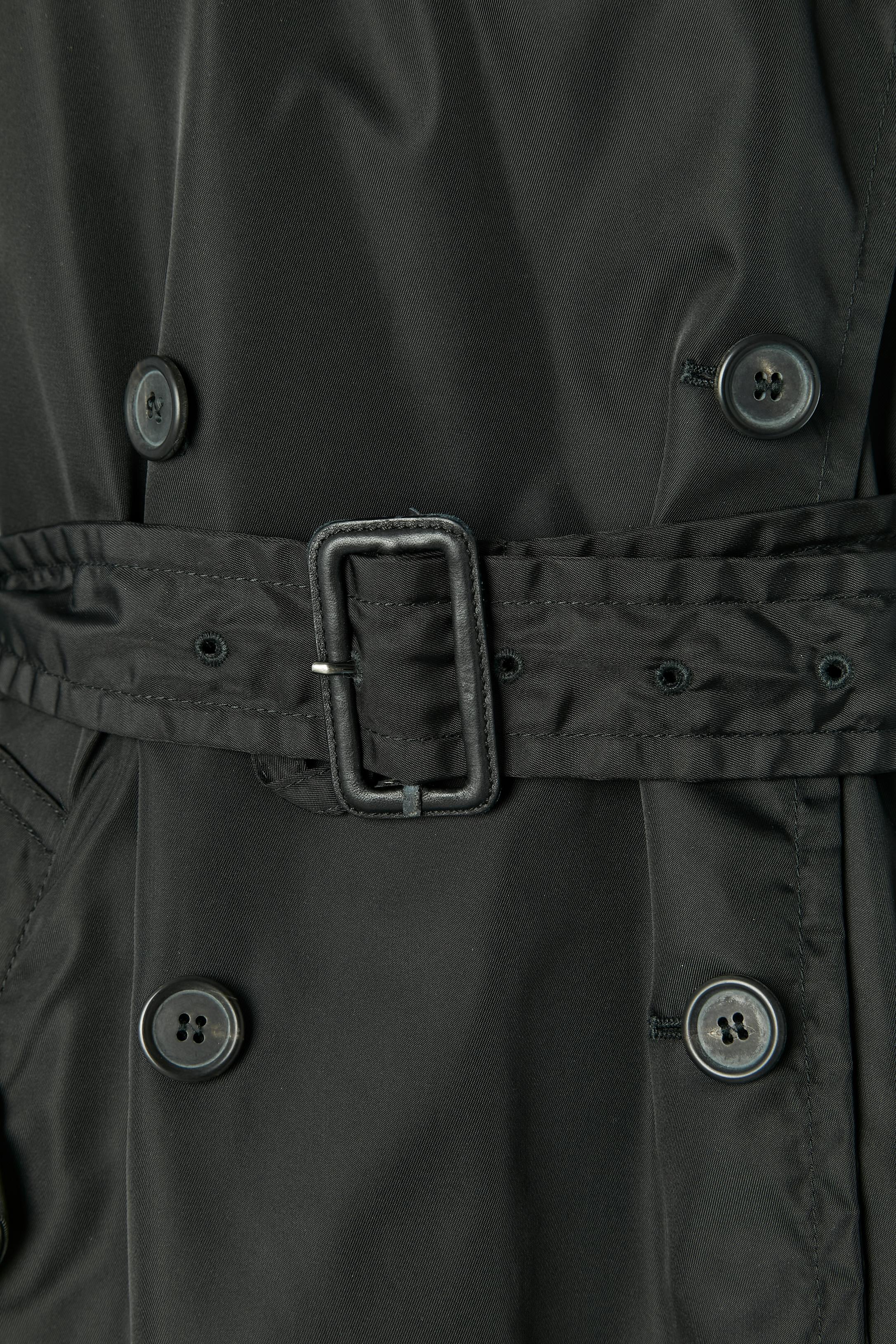 Noir Trench noir en nylon à double boutonnage PRADA en vente