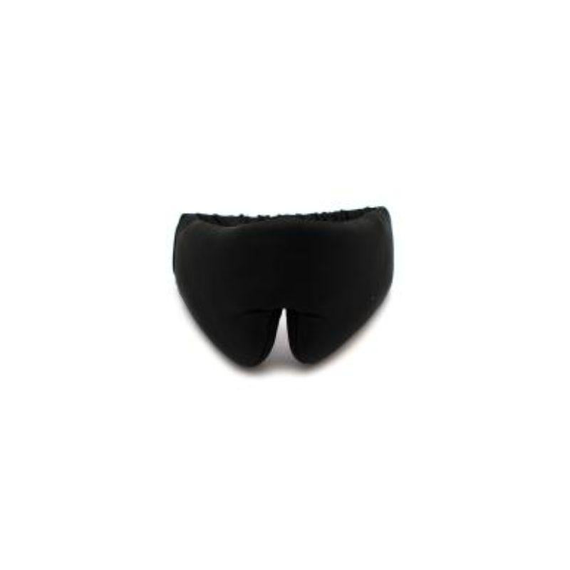 Prada Black Nylon Eye Mask with Pouch
 
 
 
 -Elasticated straps
 
 -Gold-tone hardware
 
 -Logo patch to the side
 
 -Top zip fastening
 
 -Enamel triangle logo
 
 
 
 Made in Italy 
 
 Nylon 
 
 
 
 PLEASE NOTE, THESE ITEMS ARE PRE-OWNED AND MAY