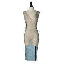 Vestido negro de malla de nailon sin mangas con pedrería