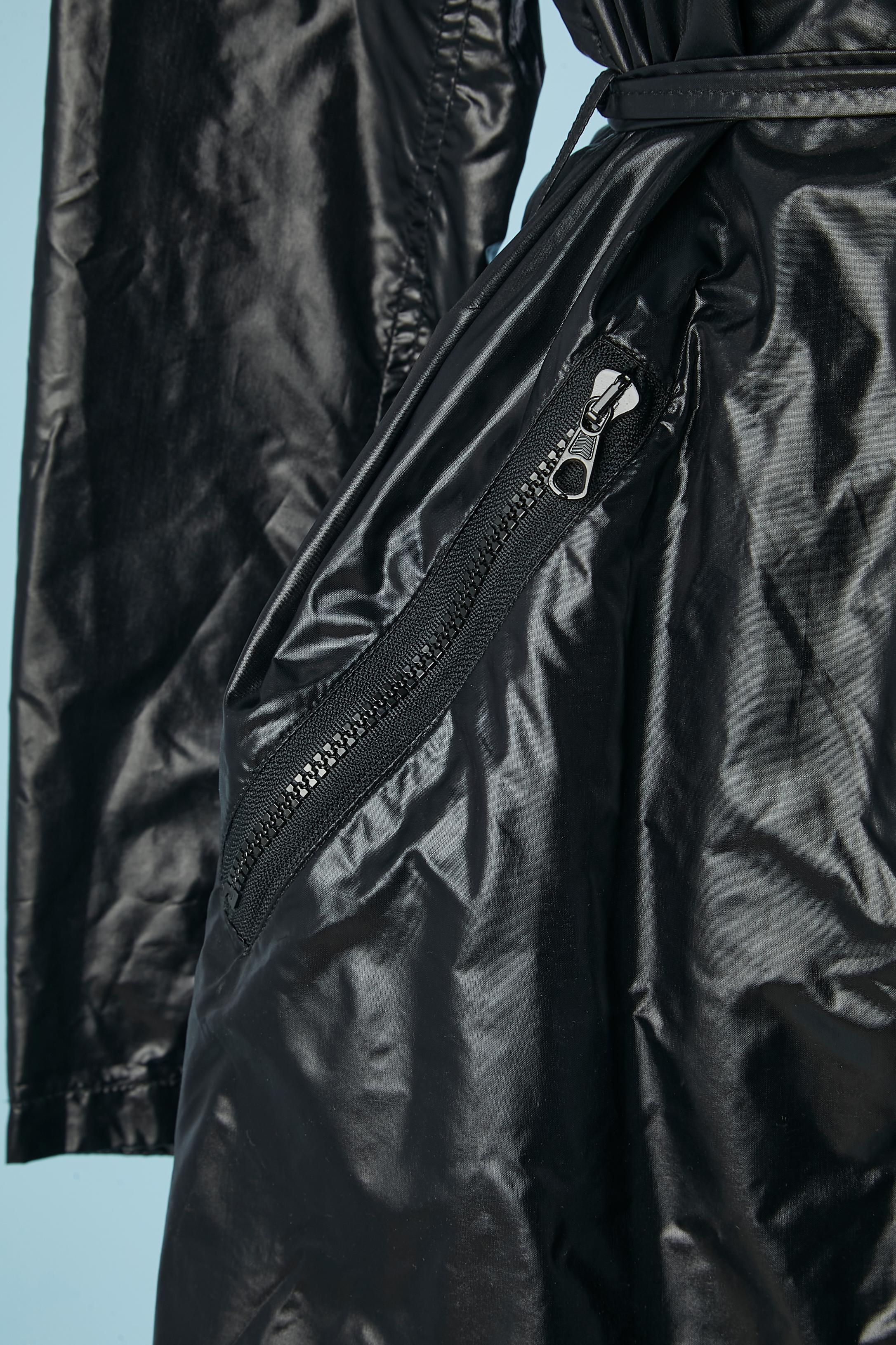 Black nylon raincoat with zip closure Fendissime Republica Italiana  In Excellent Condition For Sale In Saint-Ouen-Sur-Seine, FR
