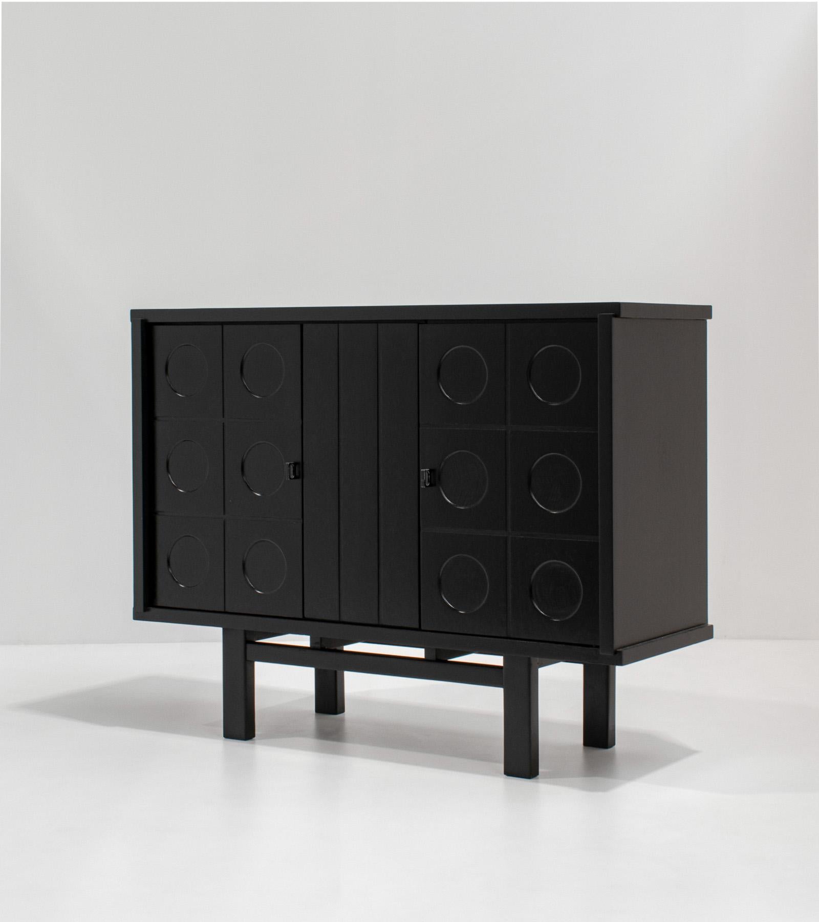 Stunning brutalist bar cabinet in black lacquered oak, Belgium 1970s

The cabinet features two graphic patterned doors and provides plenty of storage which makes it both very functional and decorative. The perfect fit for any contemporary space.