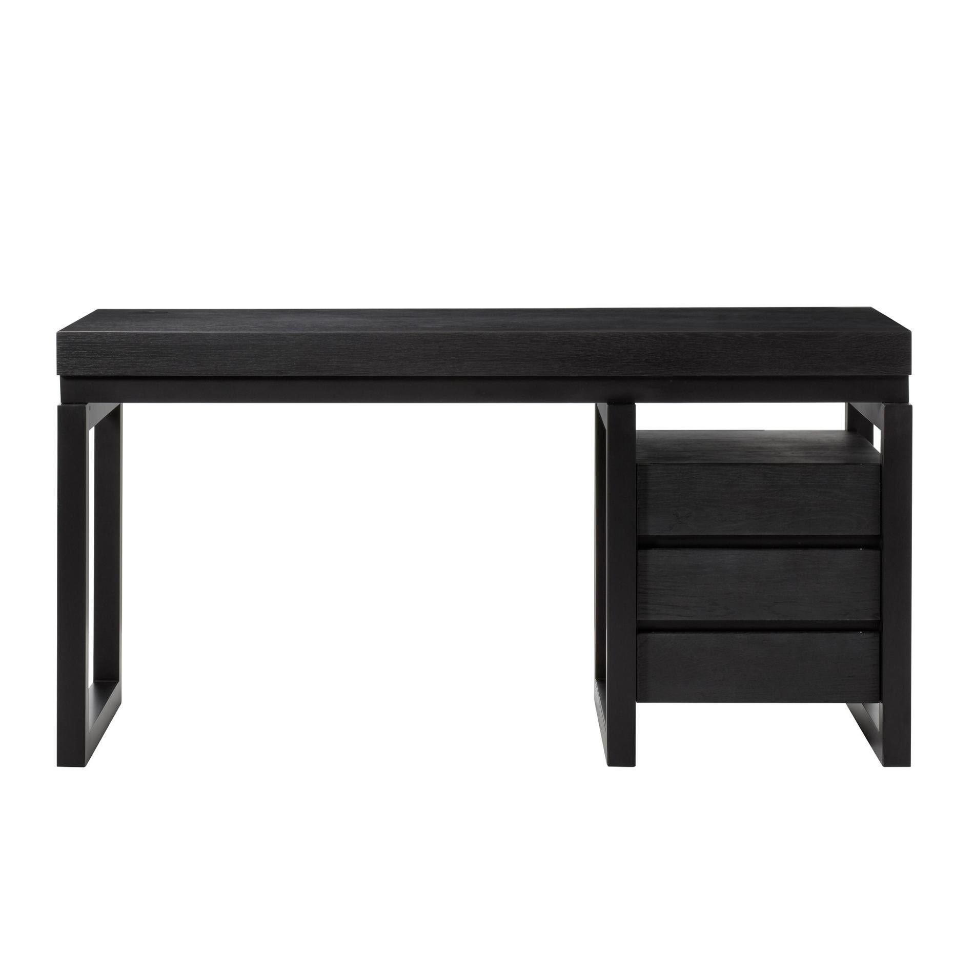 Desk black oak made with hardwood in black
oak graphite finish. Structure in steel in black
matte finish. Desk with 3 drawers.